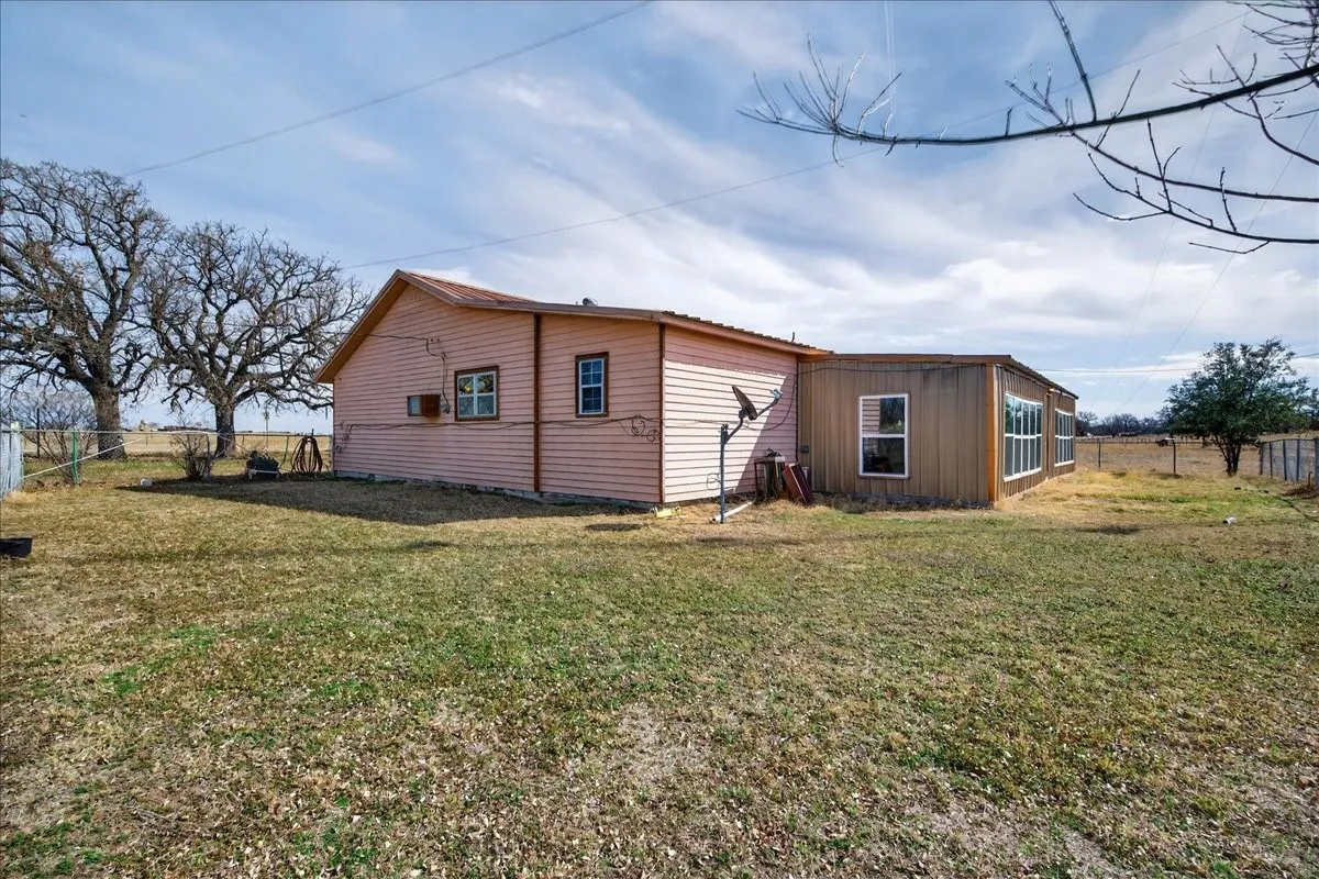 Single Family Residence For Sale in Comanche County , 900 Fm 2921, De Leon, Texas 76444, 3 Bedroom, 3 Bathroom, 2 Garage spaces, 1,052 Sqft, built in 1945, Preowned, Price $299,999, mls#21179279, Real Estate Agent in De Leon, Homes For Sale in Comanche county, Homes For Sale in De Leon, Realtor in De Leon Texas, Real Estate Brokerage Independent Realty Texas, Luminita Cordes Realtor