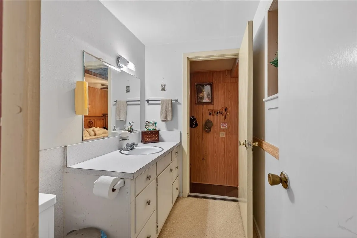 Single Family Residence For Sale in Comanche County , 900 Fm 2921, De Leon, Texas 76444, 3 Bedroom, 3 Bathroom, 2 Garage spaces, 1,052 Sqft, built in 1945, Preowned, Price $299,999, mls#21179279, Real Estate Agent in De Leon, Homes For Sale in Comanche county, Homes For Sale in De Leon, Realtor in De Leon Texas, Real Estate Brokerage Independent Realty Texas, Luminita Cordes Realtor