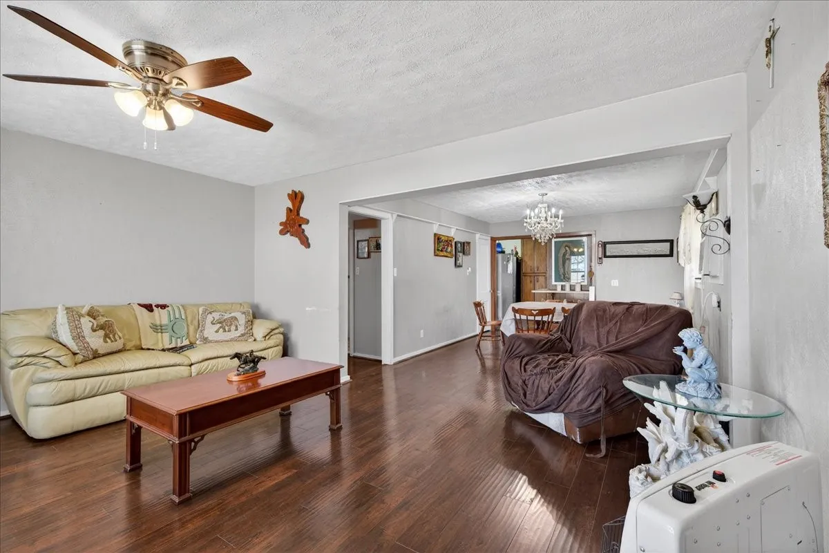 Single Family Residence For Sale in Comanche County , 900 Fm 2921, De Leon, Texas 76444, 3 Bedroom, 3 Bathroom, 2 Garage spaces, 1,052 Sqft, built in 1945, Preowned, Price $299,999, mls#21179279, Real Estate Agent in De Leon, Homes For Sale in Comanche county, Homes For Sale in De Leon, Realtor in De Leon Texas, Real Estate Brokerage Independent Realty Texas, Luminita Cordes Realtor