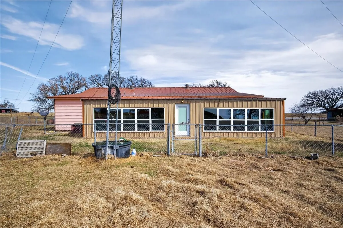 Single Family Residence For Sale in Comanche County , 900 Fm 2921, De Leon, Texas 76444, 3 Bedroom, 3 Bathroom, 2 Garage spaces, 1,052 Sqft, built in 1945, Preowned, Price $299,999, mls#21179279, Real Estate Agent in De Leon, Homes For Sale in Comanche county, Homes For Sale in De Leon, Realtor in De Leon Texas, Real Estate Brokerage Independent Realty Texas, Luminita Cordes Realtor
