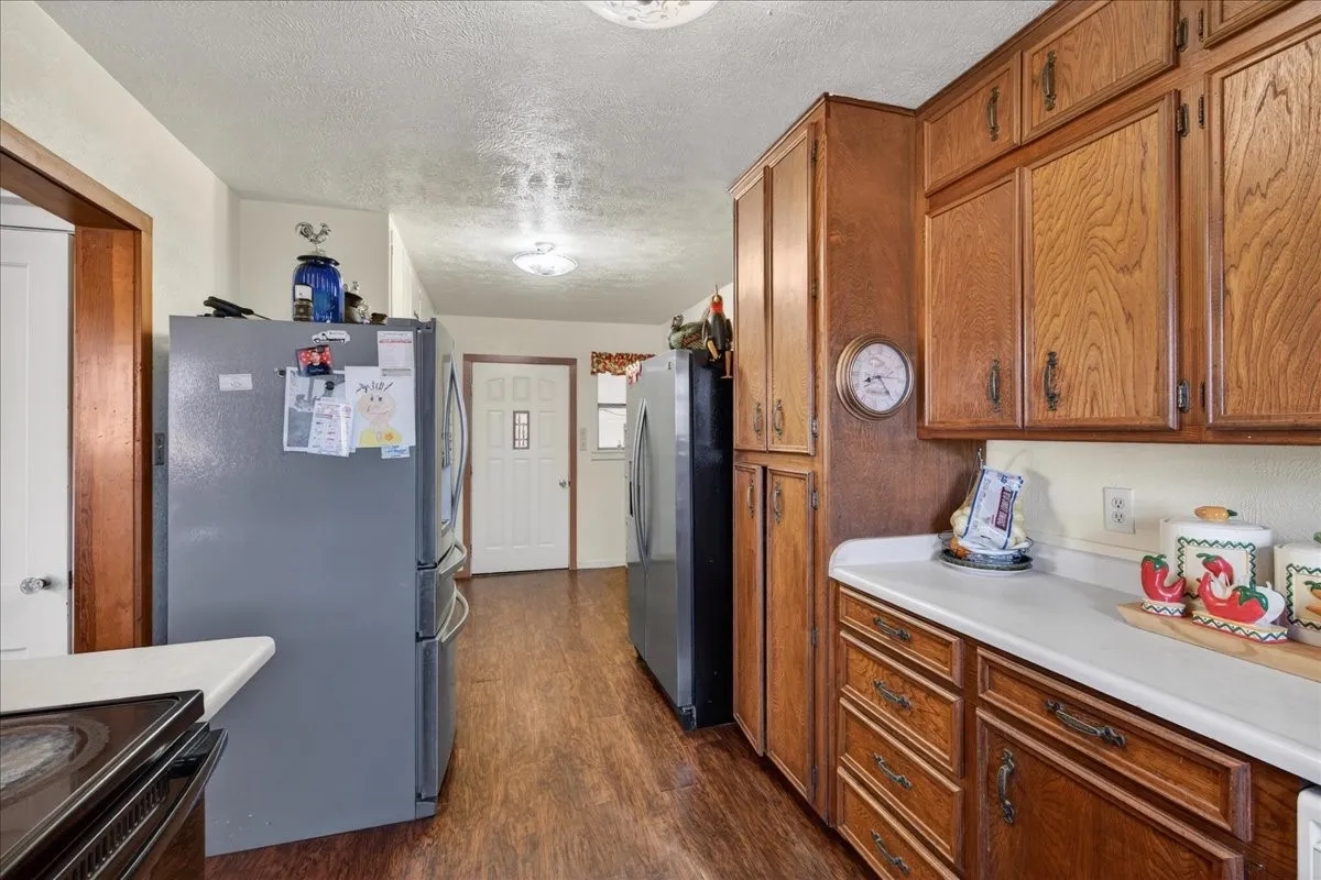 Single Family Residence For Sale in Comanche County , 900 Fm 2921, De Leon, Texas 76444, 3 Bedroom, 3 Bathroom, 2 Garage spaces, 1,052 Sqft, built in 1945, Preowned, Price $299,999, mls#21179279, Real Estate Agent in De Leon, Homes For Sale in Comanche county, Homes For Sale in De Leon, Realtor in De Leon Texas, Real Estate Brokerage Independent Realty Texas, Luminita Cordes Realtor
