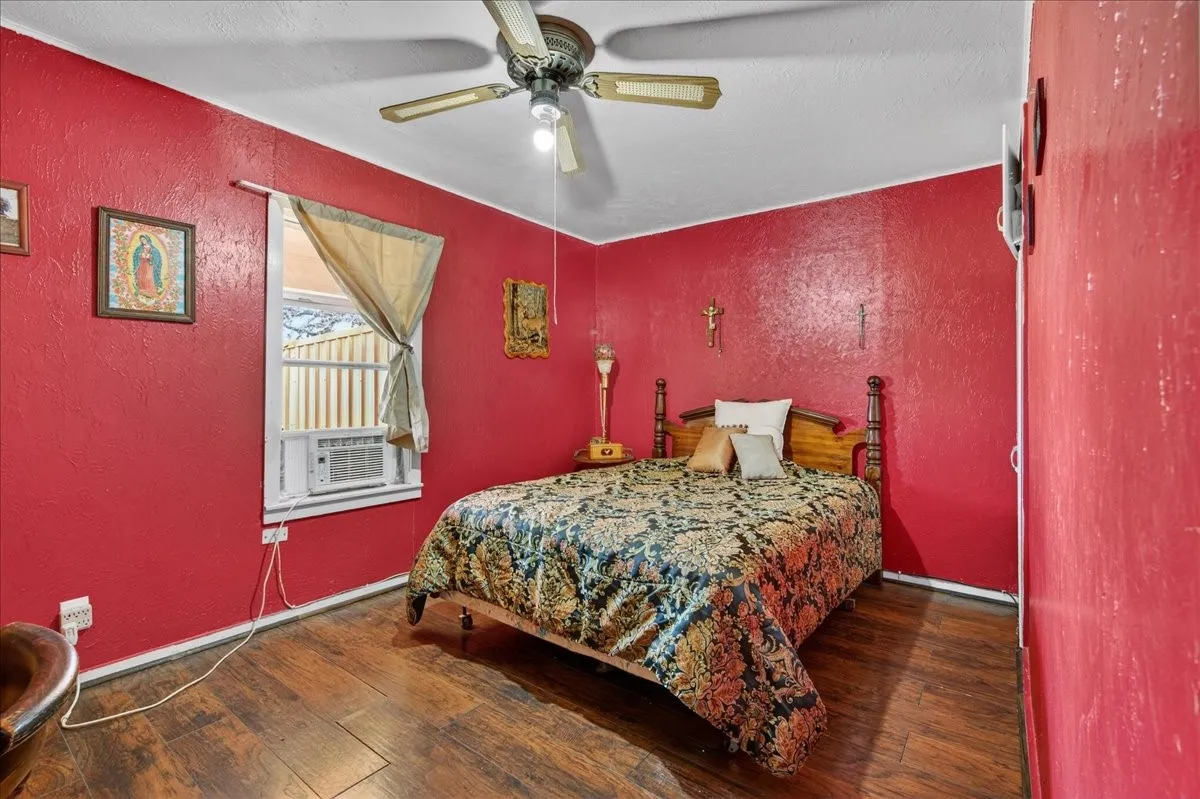Single Family Residence For Sale in Comanche County , 900 Fm 2921, De Leon, Texas 76444, 3 Bedroom, 3 Bathroom, 2 Garage spaces, 1,052 Sqft, built in 1945, Preowned, Price $299,999, mls#21179279, Real Estate Agent in De Leon, Homes For Sale in Comanche county, Homes For Sale in De Leon, Realtor in De Leon Texas, Real Estate Brokerage Independent Realty Texas, Luminita Cordes Realtor