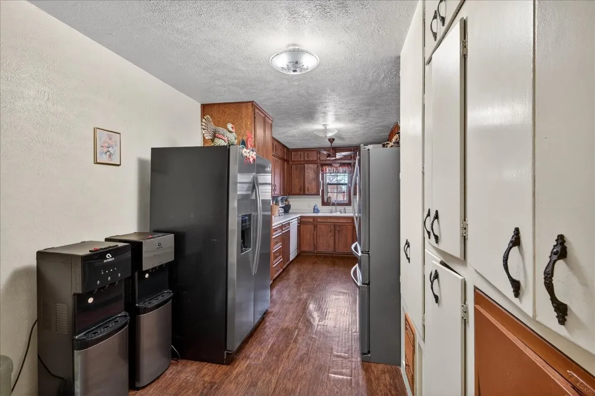 Single Family Residence For Sale in Comanche County , 900 Fm 2921, De Leon, Texas 76444, 3 Bedroom, 3 Bathroom, 2 Garage spaces, 1,052 Sqft, built in 1945, Preowned, Price $299,999, mls#21179279, Real Estate Agent in De Leon, Homes For Sale in Comanche county, Homes For Sale in De Leon, Realtor in De Leon Texas, Real Estate Brokerage Independent Realty Texas, Luminita Cordes Realtor