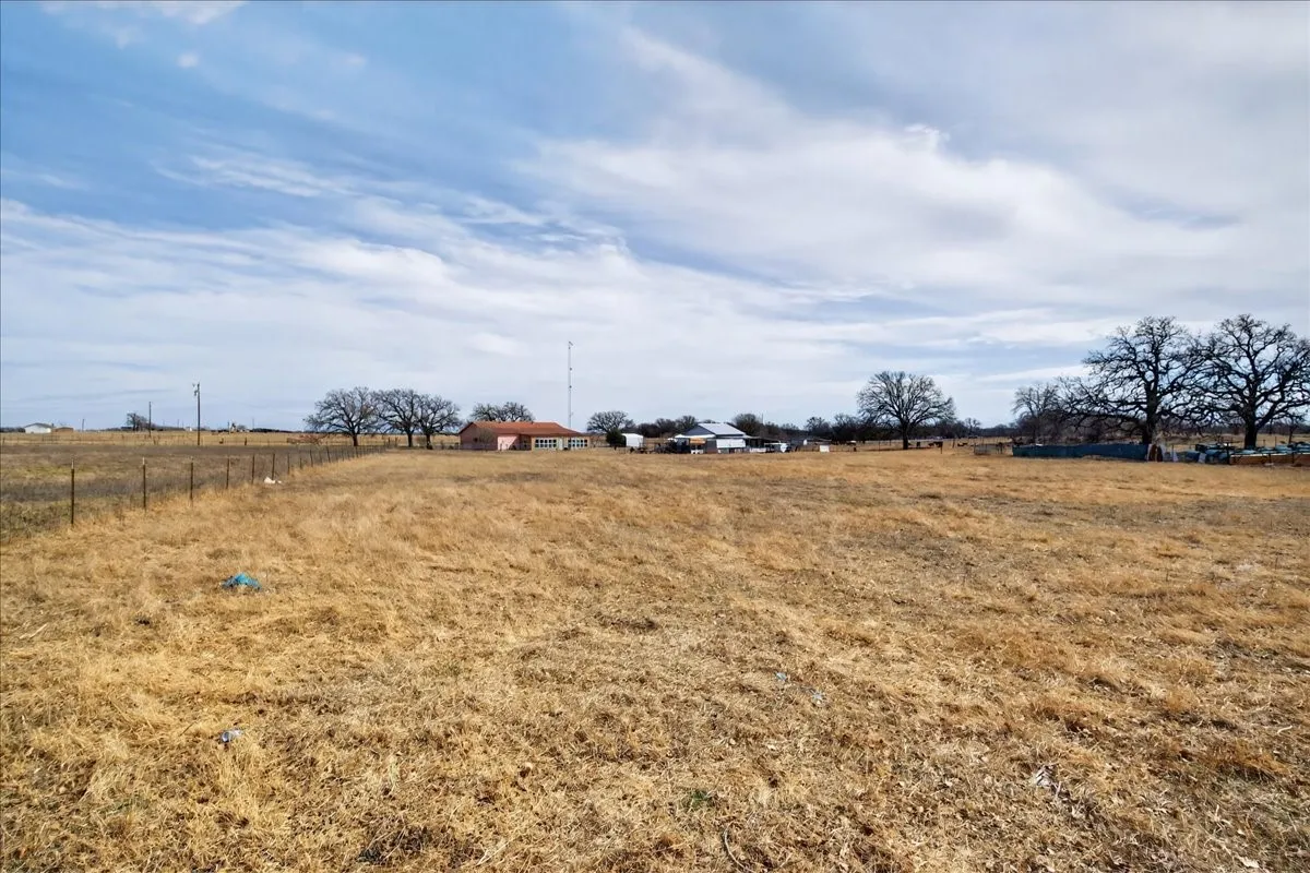 Single Family Residence For Sale in Comanche County , 900 Fm 2921, De Leon, Texas 76444, 3 Bedroom, 3 Bathroom, 2 Garage spaces, 1,052 Sqft, built in 1945, Preowned, Price $299,999, mls#21179279, Real Estate Agent in De Leon, Homes For Sale in Comanche county, Homes For Sale in De Leon, Realtor in De Leon Texas, Real Estate Brokerage Independent Realty Texas, Luminita Cordes Realtor