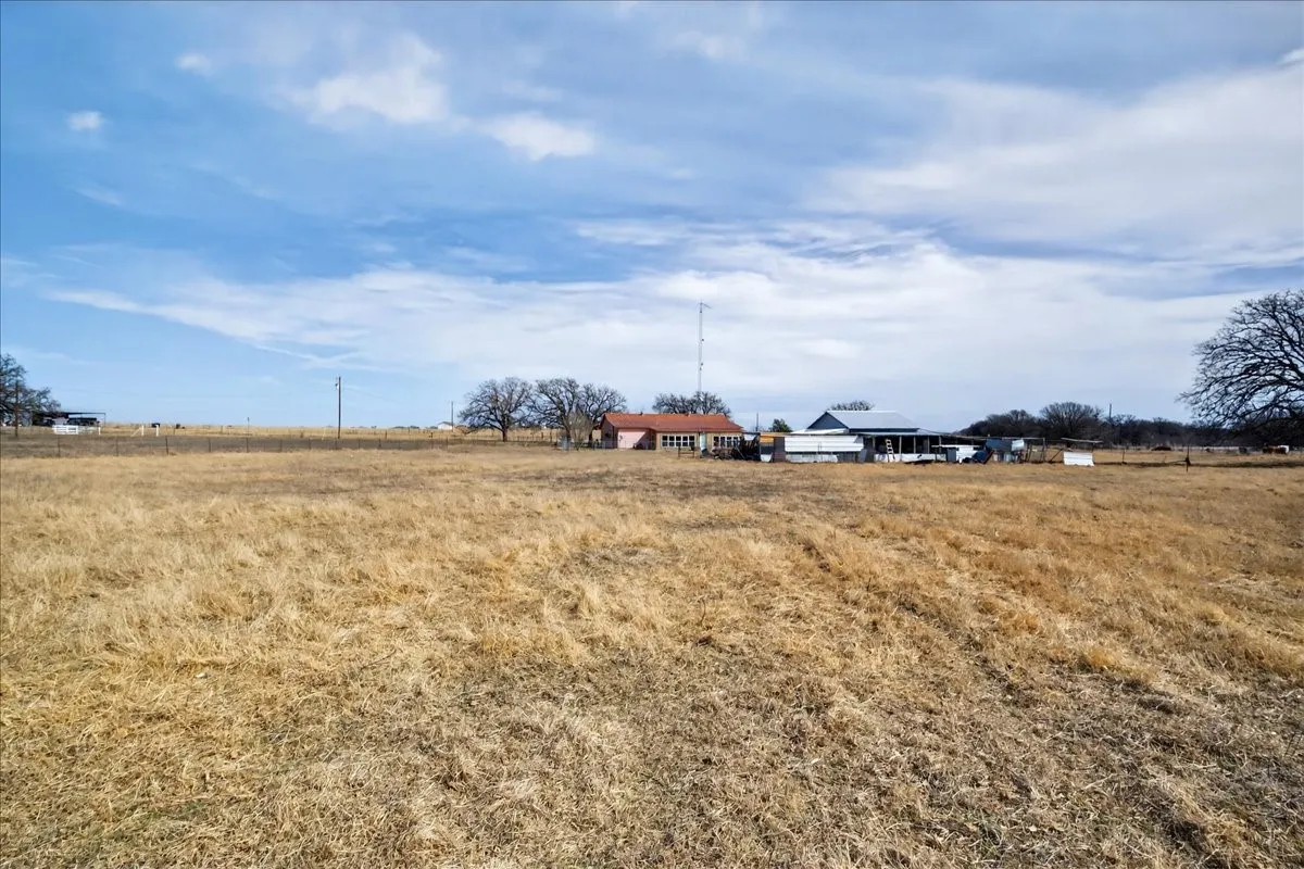 Single Family Residence For Sale in Comanche County , 900 Fm 2921, De Leon, Texas 76444, 3 Bedroom, 3 Bathroom, 2 Garage spaces, 1,052 Sqft, built in 1945, Preowned, Price $299,999, mls#21179279, Real Estate Agent in De Leon, Homes For Sale in Comanche county, Homes For Sale in De Leon, Realtor in De Leon Texas, Real Estate Brokerage Independent Realty Texas, Luminita Cordes Realtor