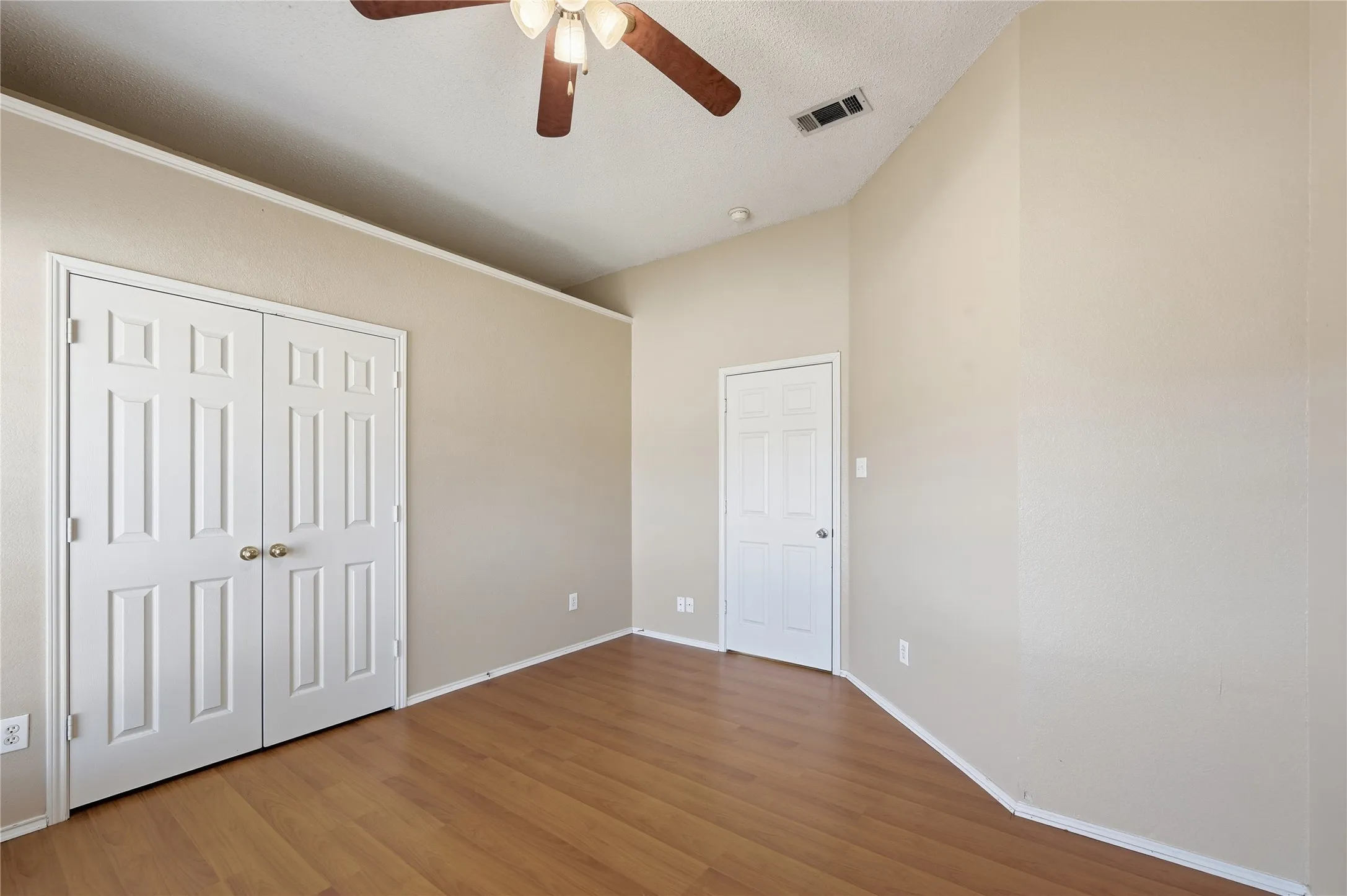 Single Family Residence For Sale in Rockwall County , 3095 Wildflower Way, Rockwall, Texas 75032, 3 Bedroom, 2 Bathroom, 2 Garage spaces, 1,567 Sqft, built in 1998, mls#21177853, Real Estate Agent in Rockwall, Homes For Sale in Rockwall county, Homes For Sale in Rockwall, Realtor in Rockwall Texas, Real Estate Brokerage Independent Realty Texas, Luminita Cordes Realtor