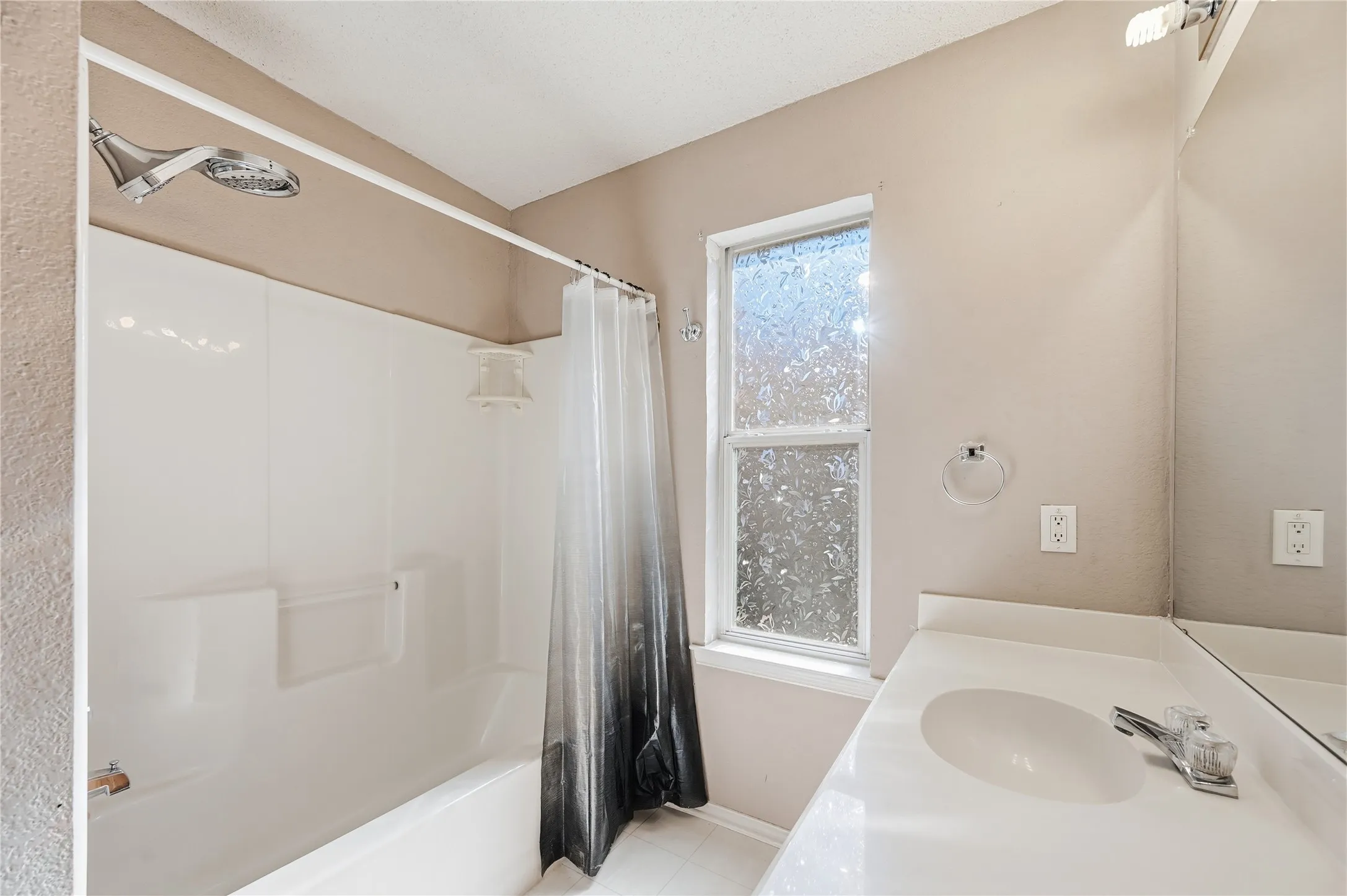Single Family Residence For Sale in Rockwall County , 3095 Wildflower Way, Rockwall, Texas 75032, 3 Bedroom, 2 Bathroom, 2 Garage spaces, 1,567 Sqft, built in 1998, mls#21177853, Real Estate Agent in Rockwall, Homes For Sale in Rockwall county, Homes For Sale in Rockwall, Realtor in Rockwall Texas, Real Estate Brokerage Independent Realty Texas, Luminita Cordes Realtor