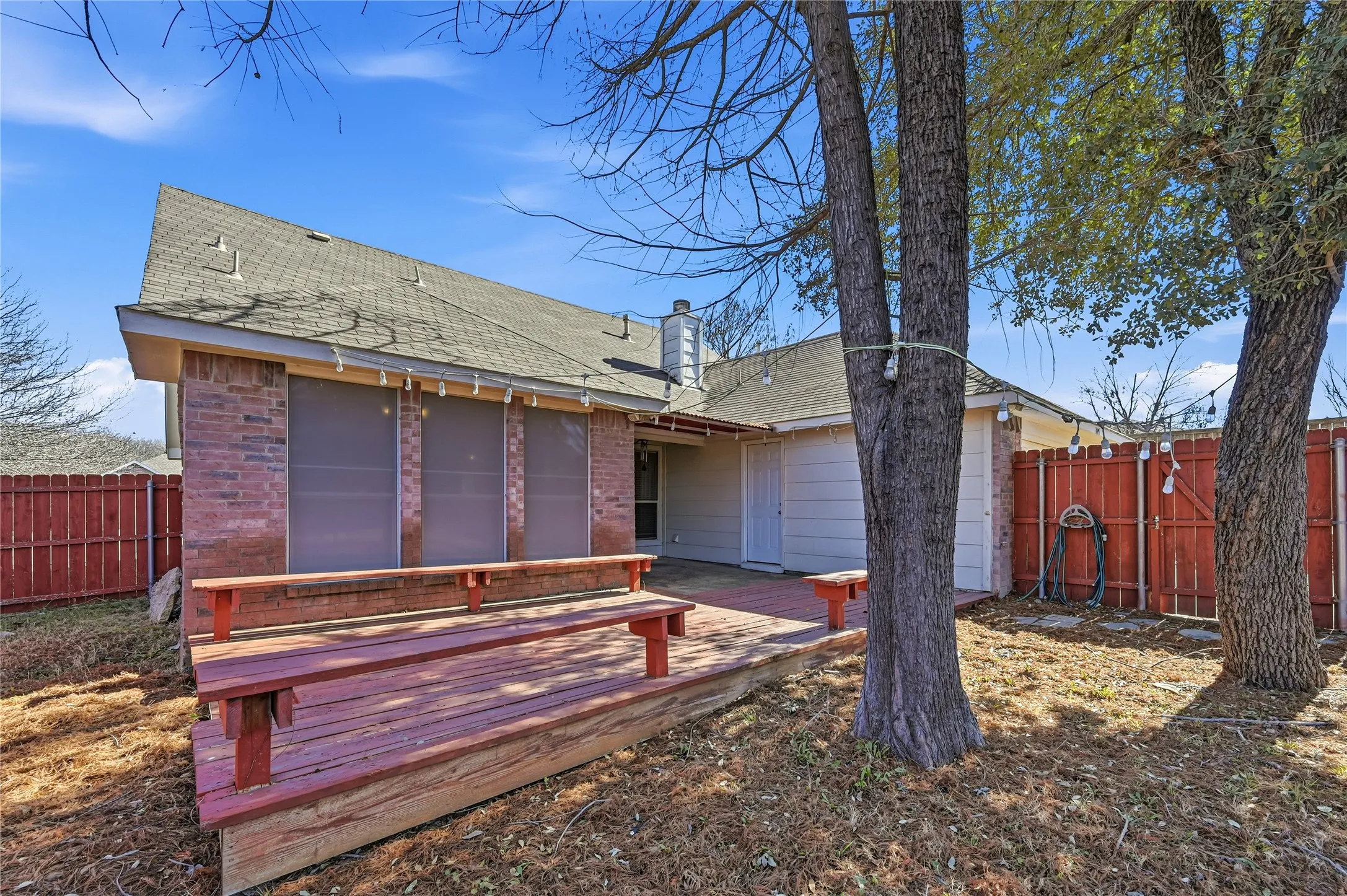 Single Family Residence For Sale in Rockwall County , 3095 Wildflower Way, Rockwall, Texas 75032, 3 Bedroom, 2 Bathroom, 2 Garage spaces, 1,567 Sqft, built in 1998, mls#21177853, Real Estate Agent in Rockwall, Homes For Sale in Rockwall county, Homes For Sale in Rockwall, Realtor in Rockwall Texas, Real Estate Brokerage Independent Realty Texas, Luminita Cordes Realtor