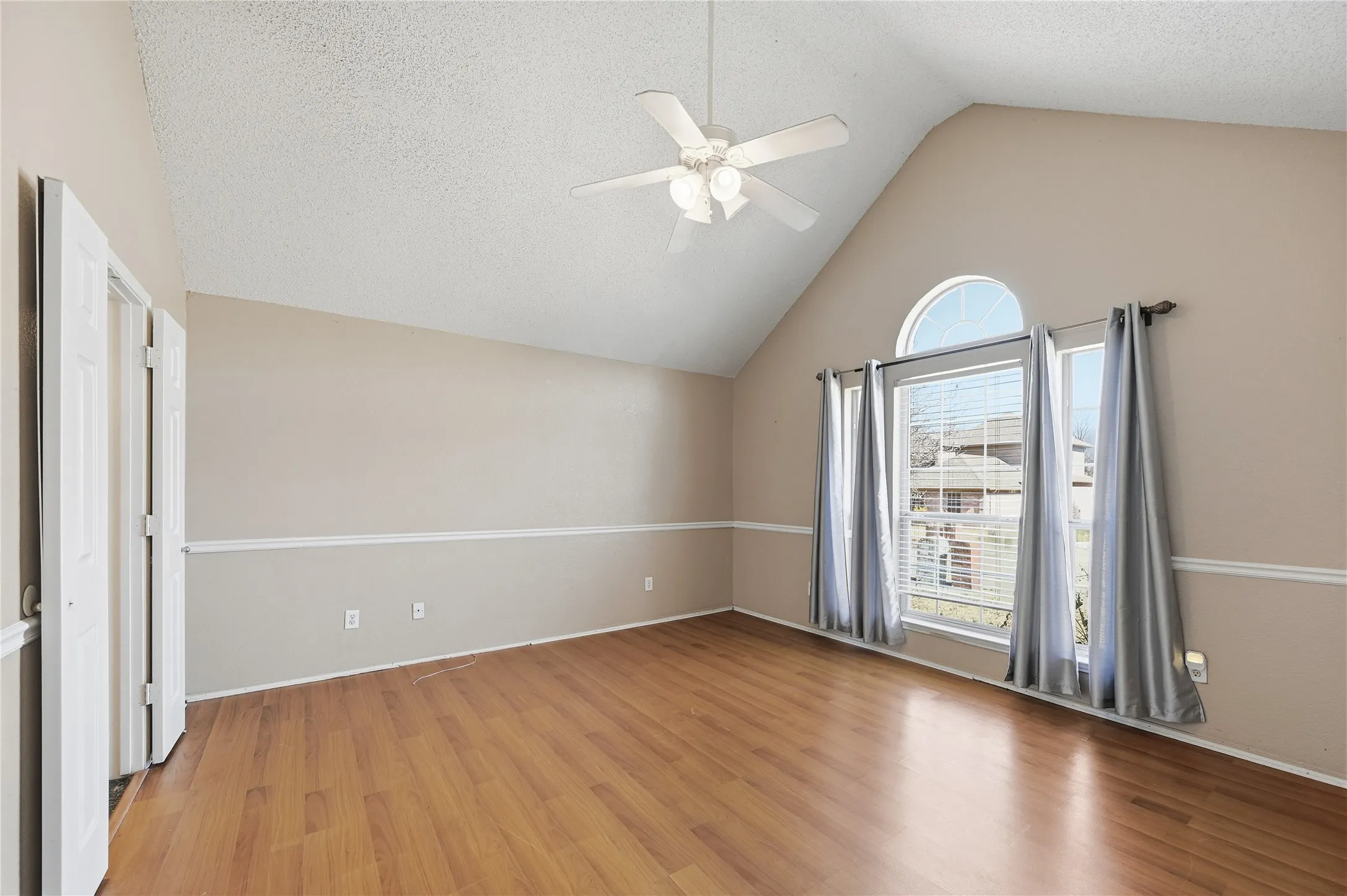 Single Family Residence For Sale in Rockwall County , 3095 Wildflower Way, Rockwall, Texas 75032, 3 Bedroom, 2 Bathroom, 2 Garage spaces, 1,567 Sqft, built in 1998, mls#21177853, Real Estate Agent in Rockwall, Homes For Sale in Rockwall county, Homes For Sale in Rockwall, Realtor in Rockwall Texas, Real Estate Brokerage Independent Realty Texas, Luminita Cordes Realtor