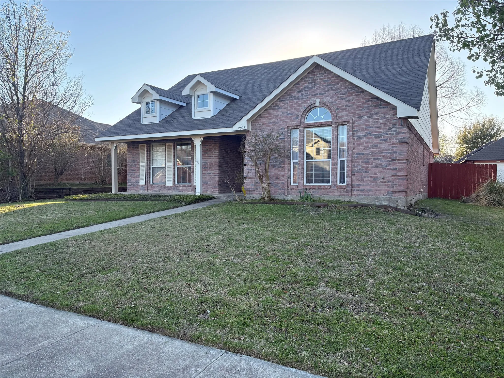 Single Family Residence For Sale in Rockwall County , 3095 Wildflower Way, Rockwall, Texas 75032, 3 Bedroom, 2 Bathroom, 2 Garage spaces, 1,567 Sqft, built in 1998, mls#21177853, Real Estate Agent in Rockwall, Homes For Sale in Rockwall county, Homes For Sale in Rockwall, Realtor in Rockwall Texas, Real Estate Brokerage Independent Realty Texas, Luminita Cordes Realtor
