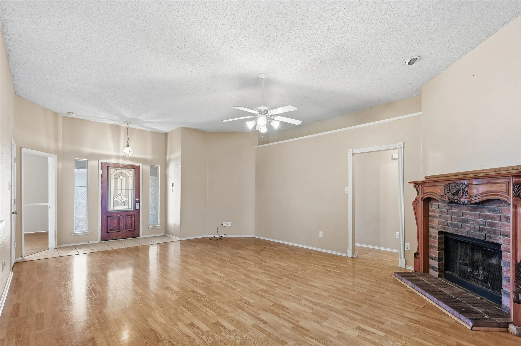 Single Family Residence For Sale in Rockwall County , 3095 Wildflower Way, Rockwall, Texas 75032, 3 Bedroom, 2 Bathroom, 2 Garage spaces, 1,567 Sqft, built in 1998, mls#21177853, Real Estate Agent in Rockwall, Homes For Sale in Rockwall county, Homes For Sale in Rockwall, Realtor in Rockwall Texas, Real Estate Brokerage Independent Realty Texas, Luminita Cordes Realtor