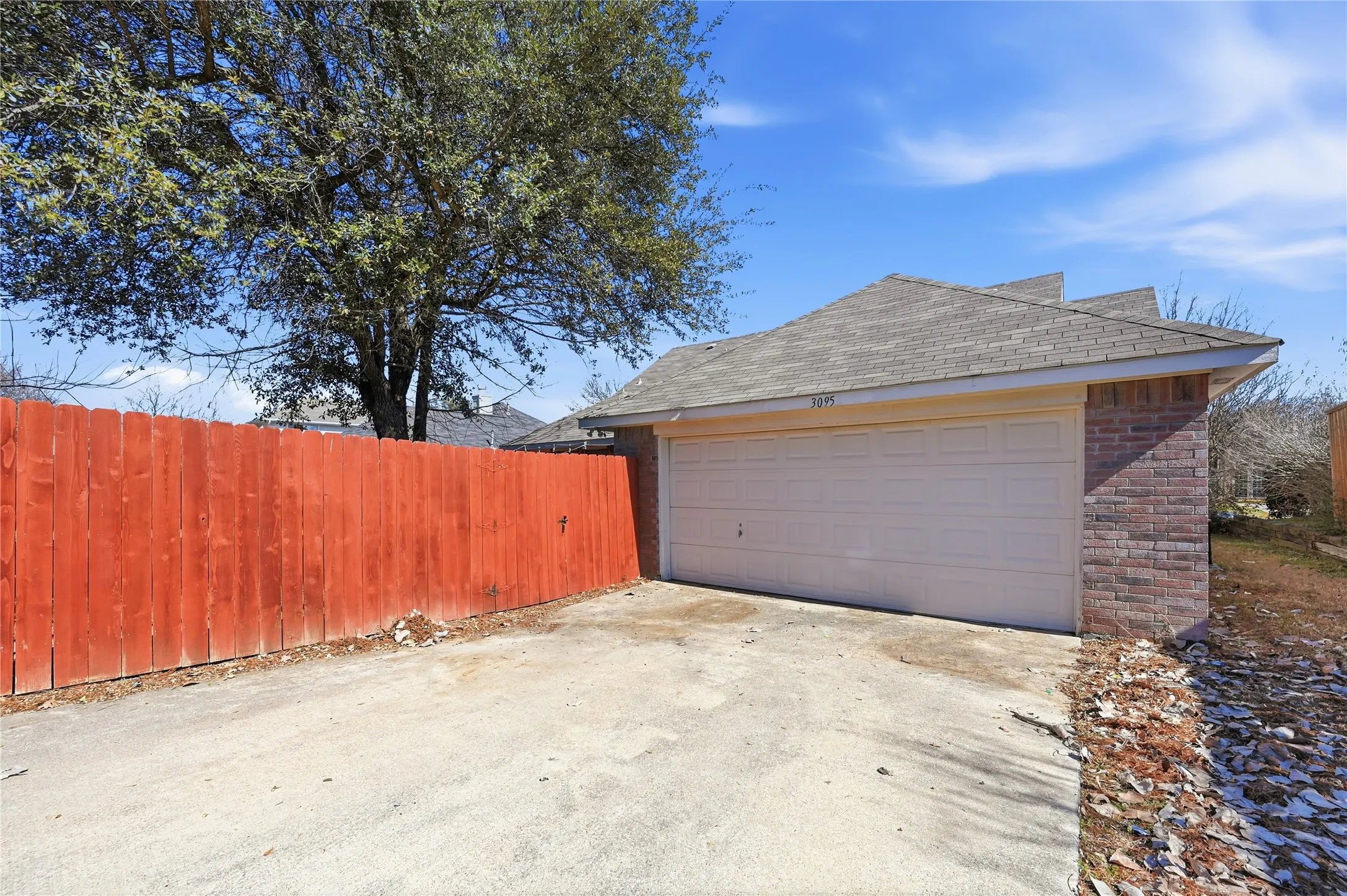Single Family Residence For Sale in Rockwall County , 3095 Wildflower Way, Rockwall, Texas 75032, 3 Bedroom, 2 Bathroom, 2 Garage spaces, 1,567 Sqft, built in 1998, mls#21177853, Real Estate Agent in Rockwall, Homes For Sale in Rockwall county, Homes For Sale in Rockwall, Realtor in Rockwall Texas, Real Estate Brokerage Independent Realty Texas, Luminita Cordes Realtor