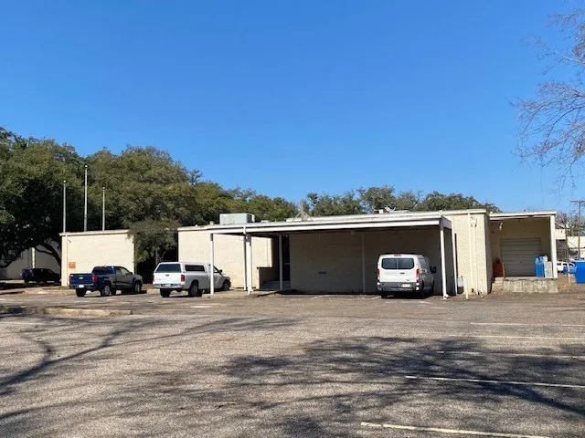 Office For Sale in Henderson County , 201-209 S Prairieville Street, Athens, Texas 75751, 0, 0, Garage spaces, 0 Sqft, built in 1964, Preowned, mls#21179404, Real Estate Agent in Athens, Homes For Sale in Henderson county, Homes For Sale in Athens, Realtor in Athens Texas, Real Estate Brokerage Independent Realty Texas, Luminita Cordes Realtor