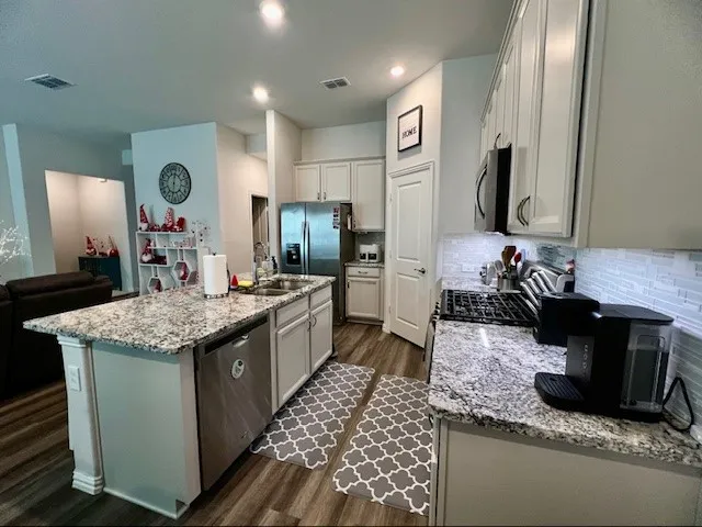 Lovely open kitchen and breakfast area connecting to the living space.