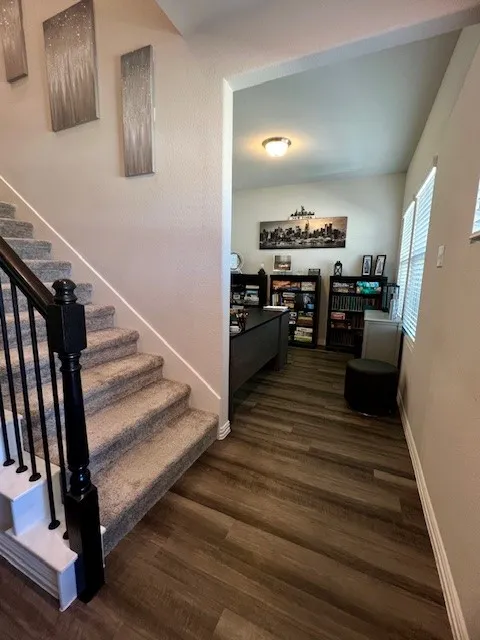 Office or flex space right off of the front entrance for privacy.