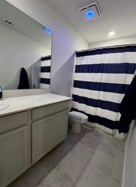 Upstairs full size bathroom.