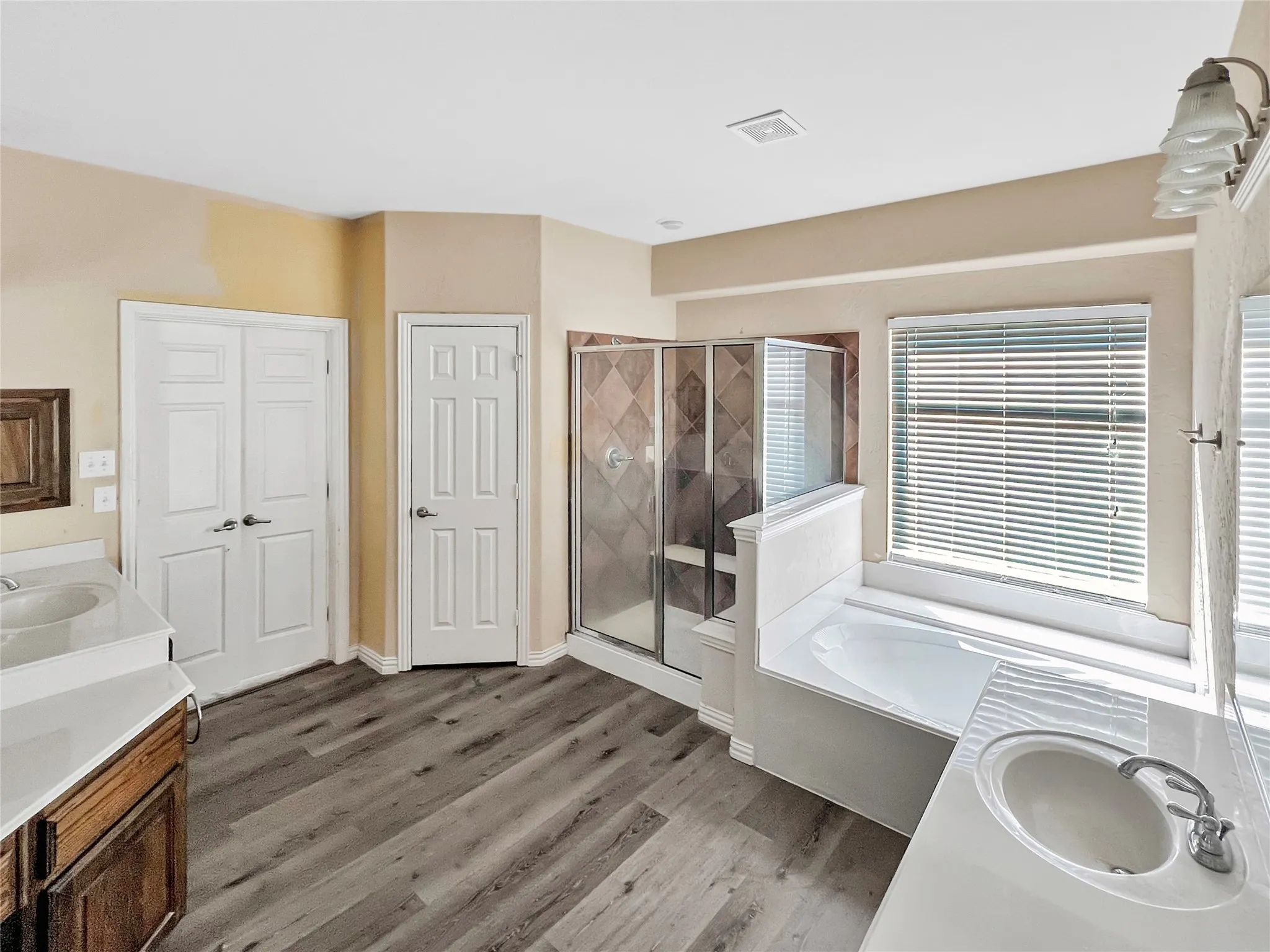 Single Family Residence For Sale in Tarrant County , 2715 Magellan, Grand Prairie, Texas 75054, 4 Bedroom, 4 Bathroom, 2 Garage spaces, 4,380 Sqft, built in 2006, Price $475,000, mls#21177497, Real Estate Agent in Grand Prairie, Homes For Sale in Tarrant county, Homes For Sale in Grand Prairie, Realtor in Grand Prairie Texas, Real Estate Brokerage Independent Realty Texas, Luminita Cordes Realtor