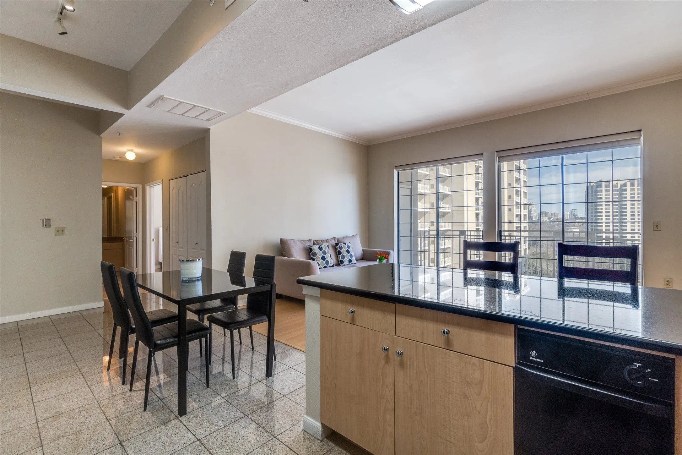 Condominium For Sale in Dallas County , 3225 Turtle Creek Boulevard 1017, Dallas, Texas 75219, 2 Bedroom, 2 Bathroom, 2 Garage spaces, 1,240 Sqft, built in 1998, Preowned, mls#21177323, Real Estate Agent in Dallas, Homes For Sale in Dallas county, Homes For Sale in Dallas, Realtor in Dallas Texas, Real Estate Brokerage Independent Realty Texas, Luminita Cordes Realtor