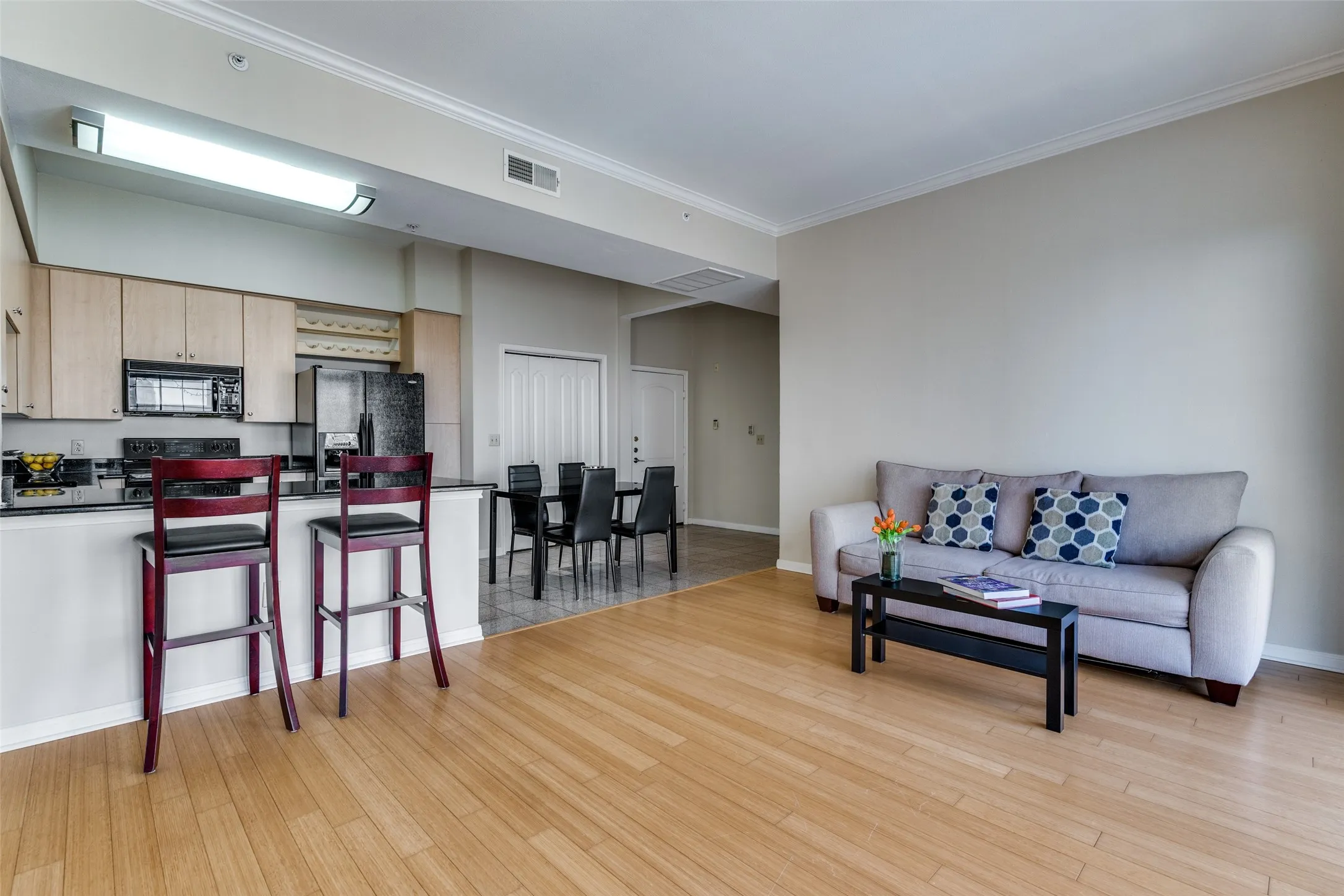 Condominium For Sale in Dallas County , 3225 Turtle Creek Boulevard 1017, Dallas, Texas 75219, 2 Bedroom, 2 Bathroom, 2 Garage spaces, 1,240 Sqft, built in 1998, Preowned, mls#21177323, Real Estate Agent in Dallas, Homes For Sale in Dallas county, Homes For Sale in Dallas, Realtor in Dallas Texas, Real Estate Brokerage Independent Realty Texas, Luminita Cordes Realtor