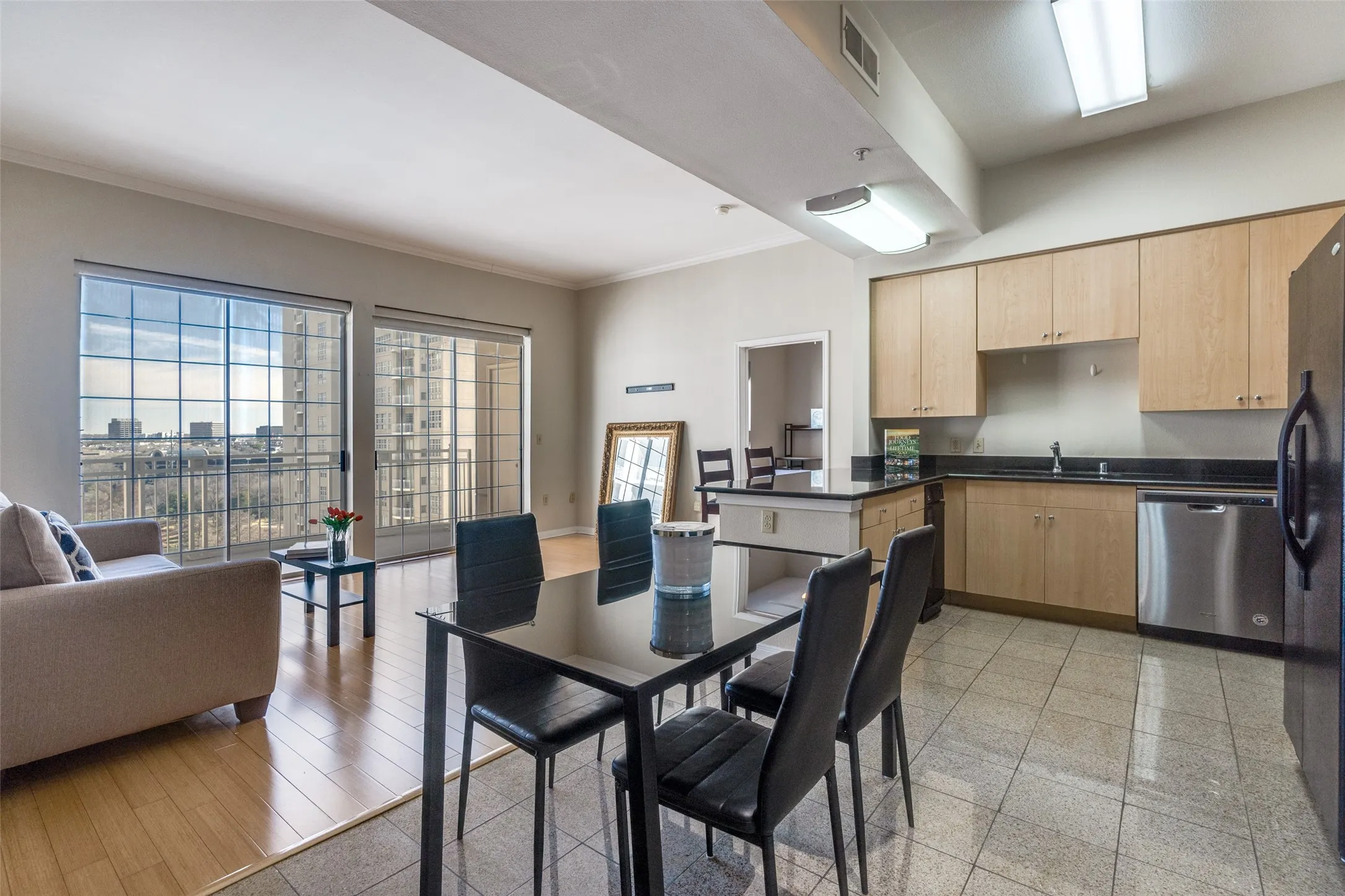 Condominium For Sale in Dallas County , 3225 Turtle Creek Boulevard 1017, Dallas, Texas 75219, 2 Bedroom, 2 Bathroom, 2 Garage spaces, 1,240 Sqft, built in 1998, Preowned, mls#21177323, Real Estate Agent in Dallas, Homes For Sale in Dallas county, Homes For Sale in Dallas, Realtor in Dallas Texas, Real Estate Brokerage Independent Realty Texas, Luminita Cordes Realtor