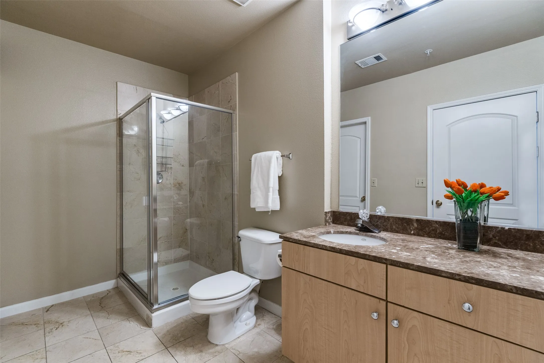 Condominium For Sale in Dallas County , 3225 Turtle Creek Boulevard 1017, Dallas, Texas 75219, 2 Bedroom, 2 Bathroom, 2 Garage spaces, 1,240 Sqft, built in 1998, Preowned, mls#21177323, Real Estate Agent in Dallas, Homes For Sale in Dallas county, Homes For Sale in Dallas, Realtor in Dallas Texas, Real Estate Brokerage Independent Realty Texas, Luminita Cordes Realtor