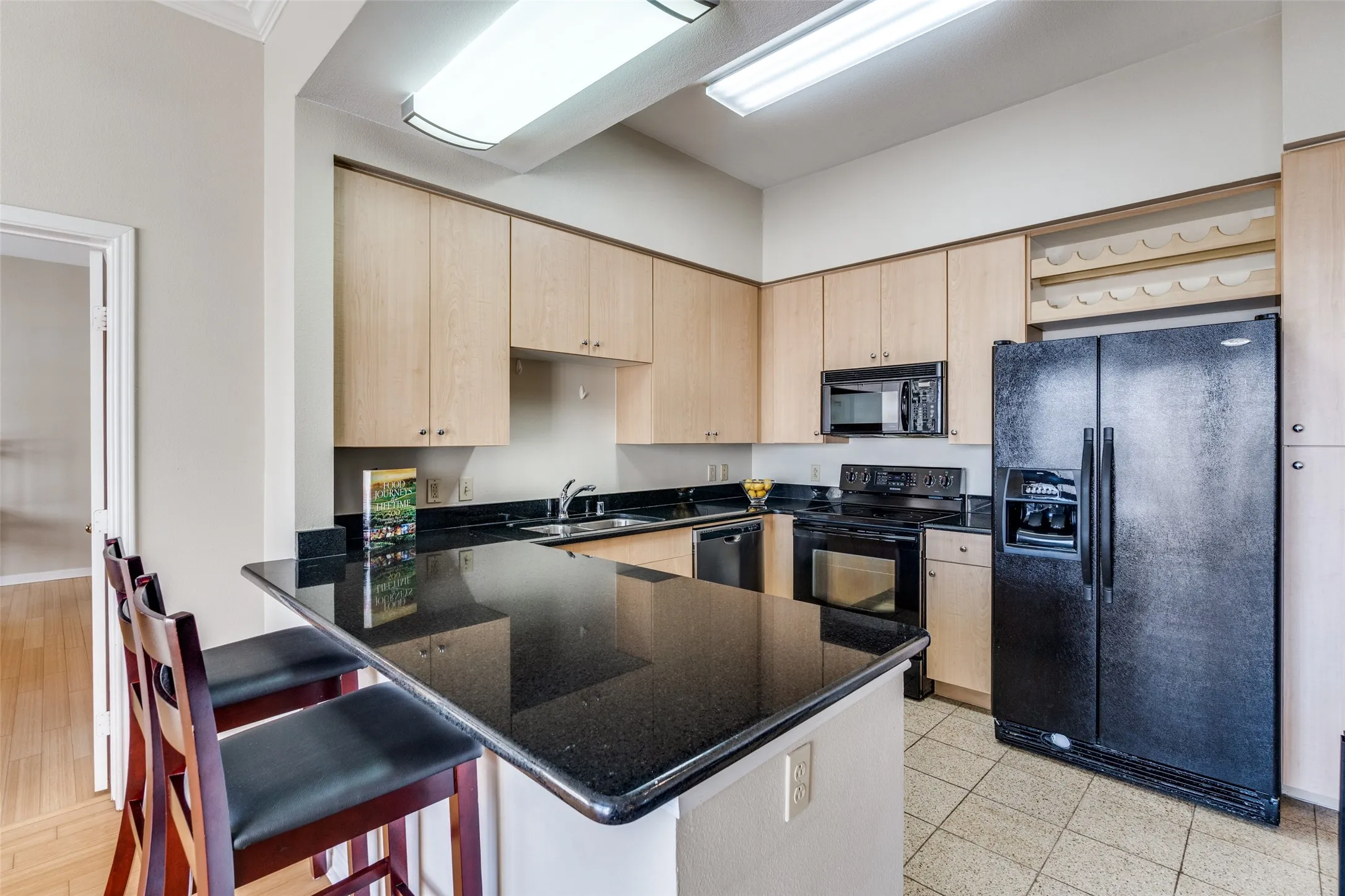 Condominium For Sale in Dallas County , 3225 Turtle Creek Boulevard 1017, Dallas, Texas 75219, 2 Bedroom, 2 Bathroom, 2 Garage spaces, 1,240 Sqft, built in 1998, Preowned, mls#21177323, Real Estate Agent in Dallas, Homes For Sale in Dallas county, Homes For Sale in Dallas, Realtor in Dallas Texas, Real Estate Brokerage Independent Realty Texas, Luminita Cordes Realtor