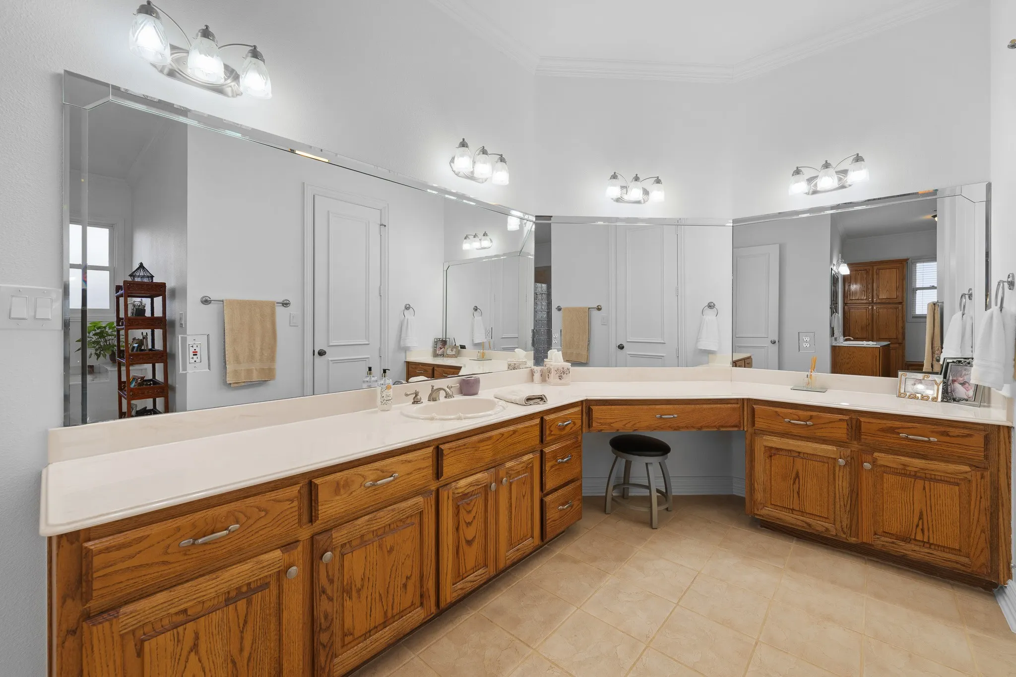 Farm For Sale in Johnson County , 4520 S Nolan River Road, Cleburne, Texas 76033, 5 Bedroom, 6 Bathroom, 3 Garage spaces, 5,510 Sqft, built in 2001, Price $1,590,000, mls#21179574, Real Estate Agent in Cleburne, Homes For Sale in Johnson county, Homes For Sale in Cleburne, Realtor in Cleburne Texas, Real Estate Brokerage Independent Realty Texas, Luminita Cordes Realtor