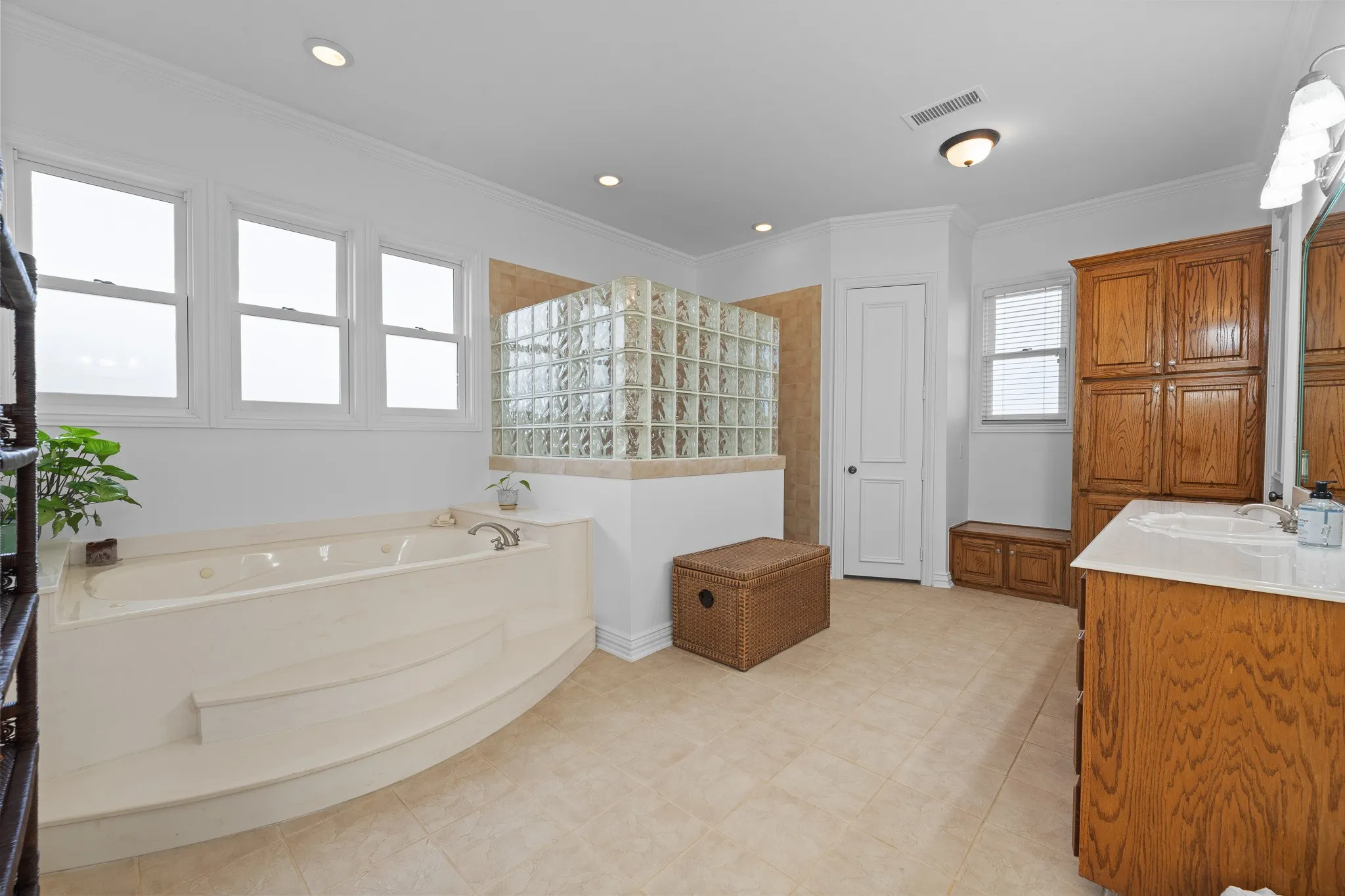 Farm For Sale in Johnson County , 4520 S Nolan River Road, Cleburne, Texas 76033, 5 Bedroom, 6 Bathroom, 3 Garage spaces, 5,510 Sqft, built in 2001, Price $1,590,000, mls#21179574, Real Estate Agent in Cleburne, Homes For Sale in Johnson county, Homes For Sale in Cleburne, Realtor in Cleburne Texas, Real Estate Brokerage Independent Realty Texas, Luminita Cordes Realtor