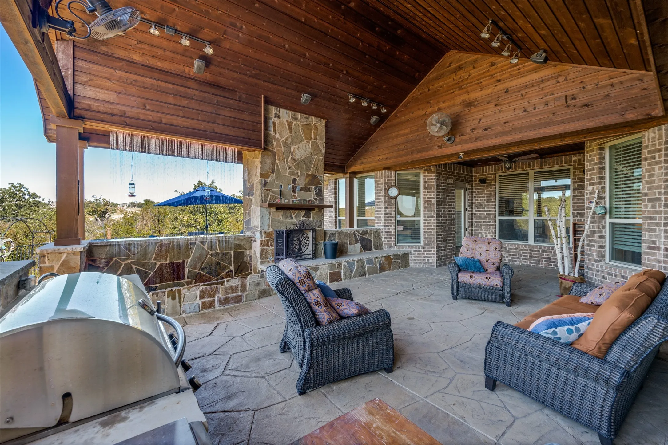 Single Family Residence For Sale in Denton County , 1450 Woodland Drive, Cross Roads, Texas 76227, 3 Bedroom, 3 Bathroom, 3 Garage spaces, 2,802 Sqft, built in 2014, mls#21178937, Real Estate Agent in Cross Roads, Homes For Sale in Denton county, Homes For Sale in Cross Roads, Realtor in Cross Roads Texas, Real Estate Brokerage Independent Realty Texas, Luminita Cordes Realtor