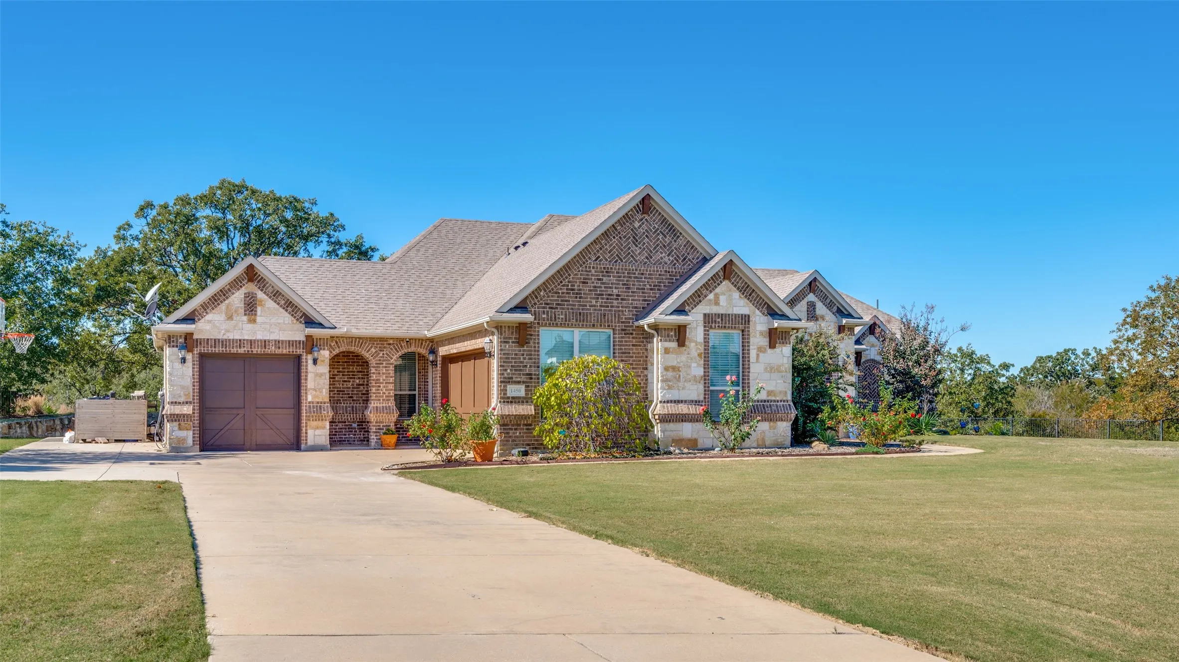 Single Family Residence For Sale in Denton County , 1450 Woodland Drive, Cross Roads, Texas 76227, 3 Bedroom, 3 Bathroom, 3 Garage spaces, 2,802 Sqft, built in 2014, mls#21178937, Real Estate Agent in Cross Roads, Homes For Sale in Denton county, Homes For Sale in Cross Roads, Realtor in Cross Roads Texas, Real Estate Brokerage Independent Realty Texas, Luminita Cordes Realtor
