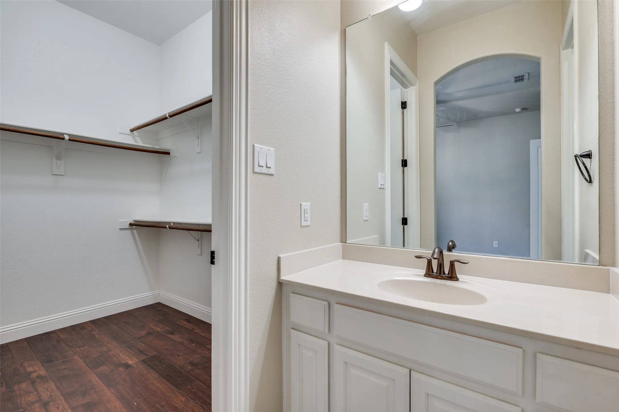 Single Family Residence For Sale in Denton County , 1450 Woodland Drive, Cross Roads, Texas 76227, 3 Bedroom, 3 Bathroom, 3 Garage spaces, 2,802 Sqft, built in 2014, mls#21178937, Real Estate Agent in Cross Roads, Homes For Sale in Denton county, Homes For Sale in Cross Roads, Realtor in Cross Roads Texas, Real Estate Brokerage Independent Realty Texas, Luminita Cordes Realtor