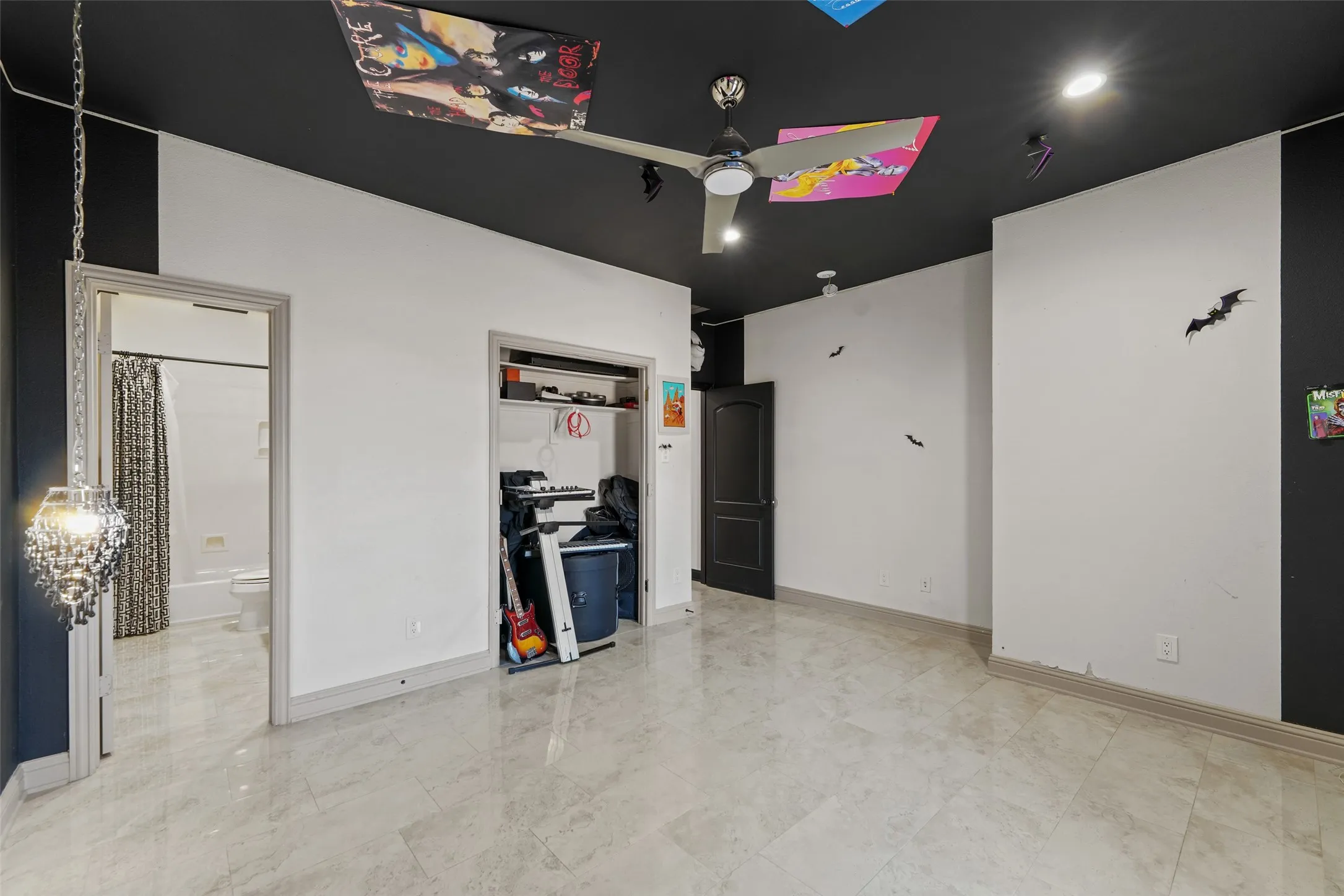 Single Family Residence For Sale in Tarrant County , 3310 Collard Road, Arlington, Texas 76017, 4 Bedroom, 5 Bathroom, 3 Garage spaces, 4,269 Sqft, built in 2006, Preowned, mls#21178184, Real Estate Agent in Arlington, Homes For Sale in Tarrant county, Homes For Sale in Arlington, Realtor in Arlington Texas, Real Estate Brokerage Independent Realty Texas, Luminita Cordes Realtor