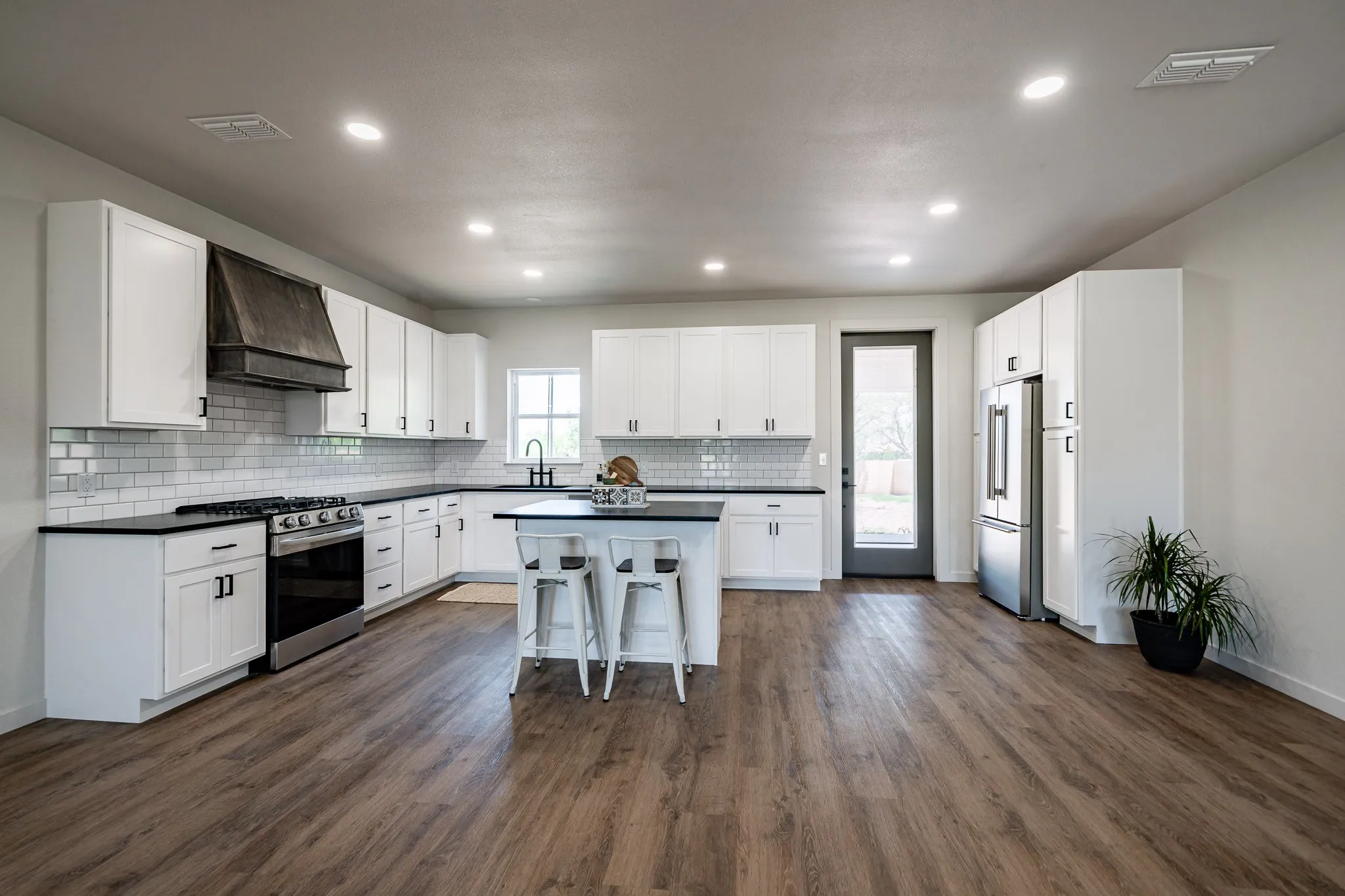 Single Family Residence For Sale in Jones County , 707 E Davenport, Stamford, Texas 79553, 3 Bedroom, 2 Bathroom, 2 Garage spaces, 1,633 Sqft, built in 2026, mls#21179647, Real Estate Agent in Stamford, Homes For Sale in Jones county, Homes For Sale in Stamford, Realtor in Stamford Texas, Real Estate Brokerage Independent Realty Texas, Luminita Cordes Realtor
