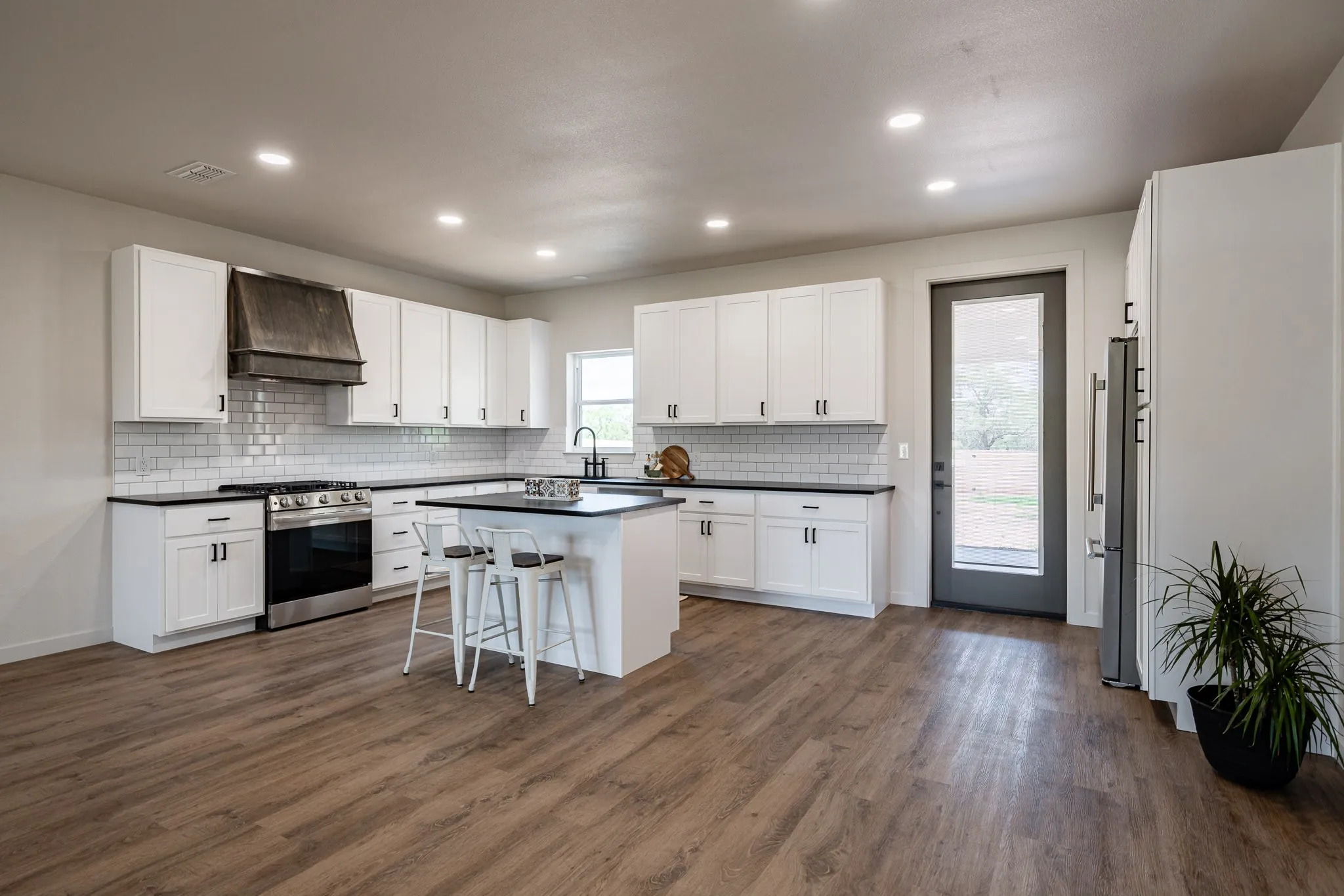Single Family Residence For Sale in Jones County , 707 E Davenport, Stamford, Texas 79553, 3 Bedroom, 2 Bathroom, 2 Garage spaces, 1,633 Sqft, built in 2026, mls#21179647, Real Estate Agent in Stamford, Homes For Sale in Jones county, Homes For Sale in Stamford, Realtor in Stamford Texas, Real Estate Brokerage Independent Realty Texas, Luminita Cordes Realtor