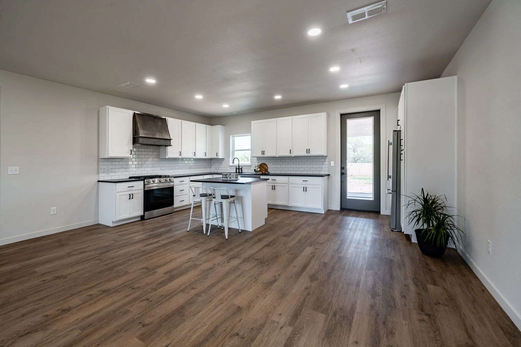 Single Family Residence For Sale in Jones County , 707 E Davenport, Stamford, Texas 79553, 3 Bedroom, 2 Bathroom, 2 Garage spaces, 1,633 Sqft, built in 2026, mls#21179647, Real Estate Agent in Stamford, Homes For Sale in Jones county, Homes For Sale in Stamford, Realtor in Stamford Texas, Real Estate Brokerage Independent Realty Texas, Luminita Cordes Realtor
