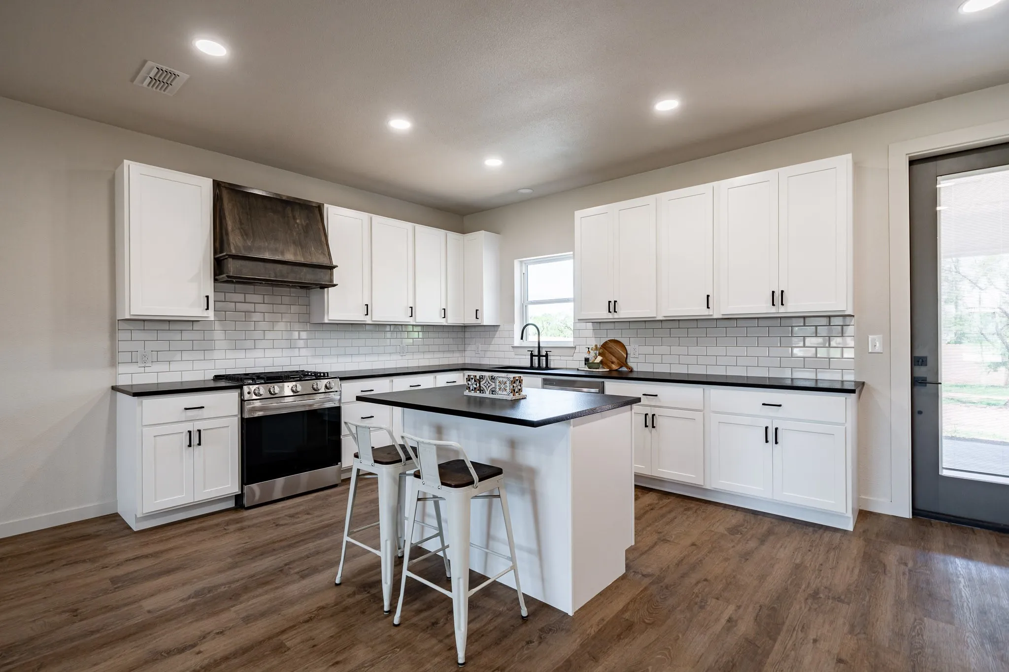 Single Family Residence For Sale in Jones County , 707 E Davenport, Stamford, Texas 79553, 3 Bedroom, 2 Bathroom, 2 Garage spaces, 1,633 Sqft, built in 2026, mls#21179647, Real Estate Agent in Stamford, Homes For Sale in Jones county, Homes For Sale in Stamford, Realtor in Stamford Texas, Real Estate Brokerage Independent Realty Texas, Luminita Cordes Realtor