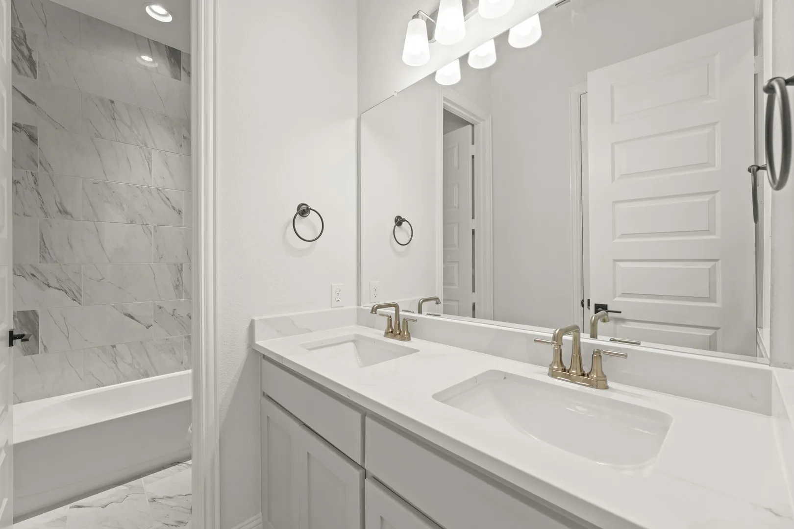 16. 8505 Watersway - 2ND Bath