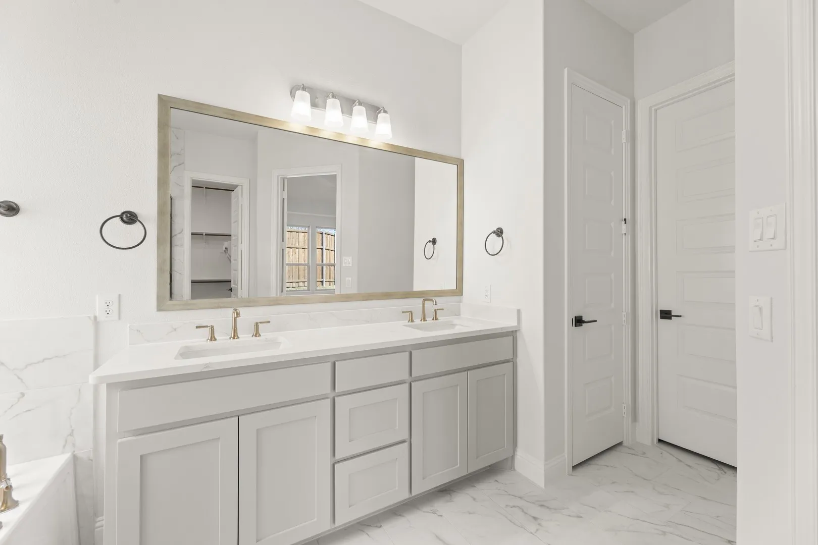 23. 8505 Watersway - Bath (3)
