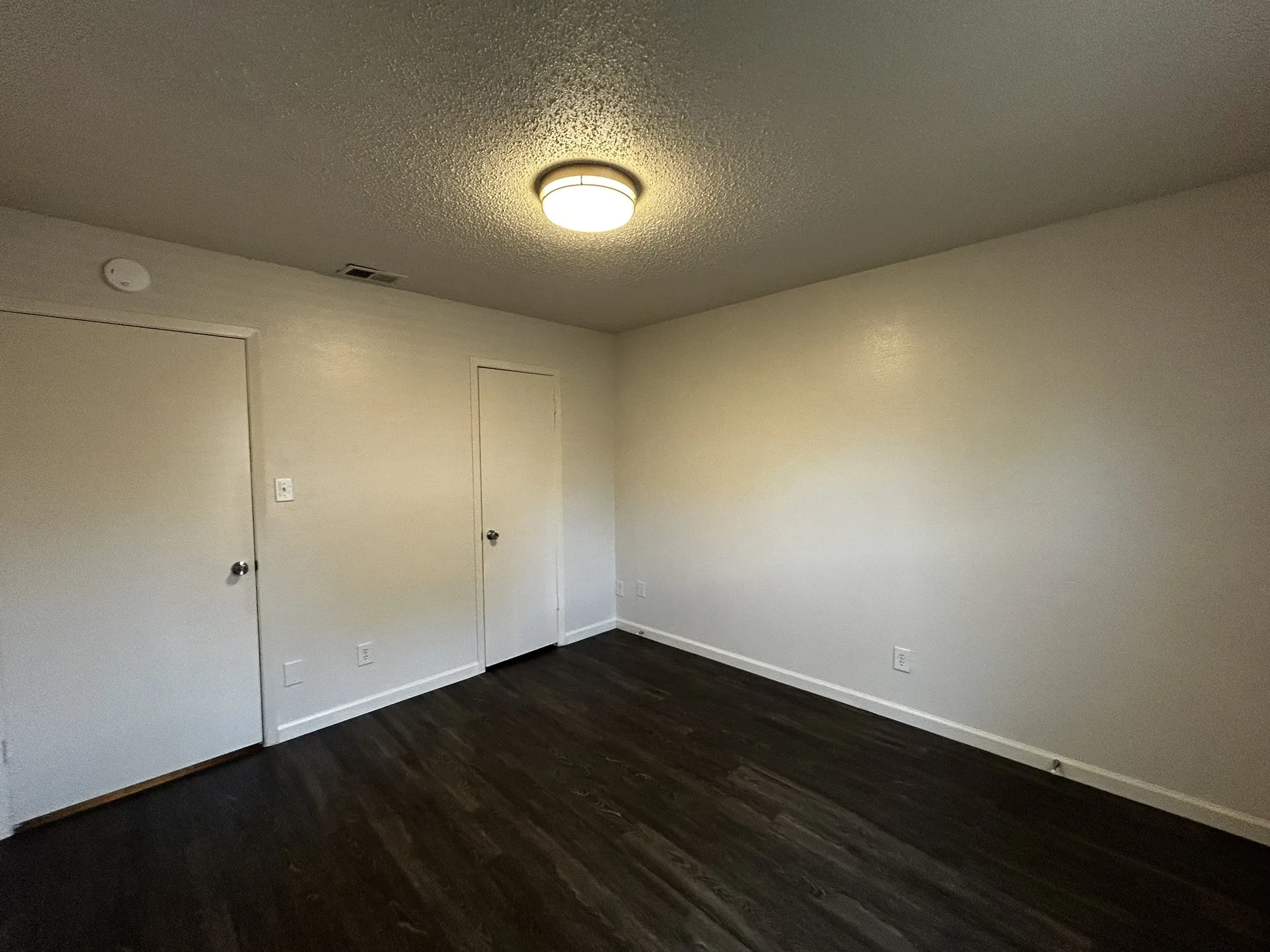 Condominium For Rent in Dallas County , 2200 E Trinity Mills Road 301, Carrollton, Texas 75006, 1 Bedroom, 1 Bathroom, Garage spaces, 639 Sqft, built in 1980, Preowned, mls#21179715, Real Estate Agent in Carrollton, Homes For Rent in Dallas county, Homes For Rent in Carrollton, Realtor in Carrollton Texas, Real Estate Brokerage Independent Realty Texas, Luminita Cordes Realtor