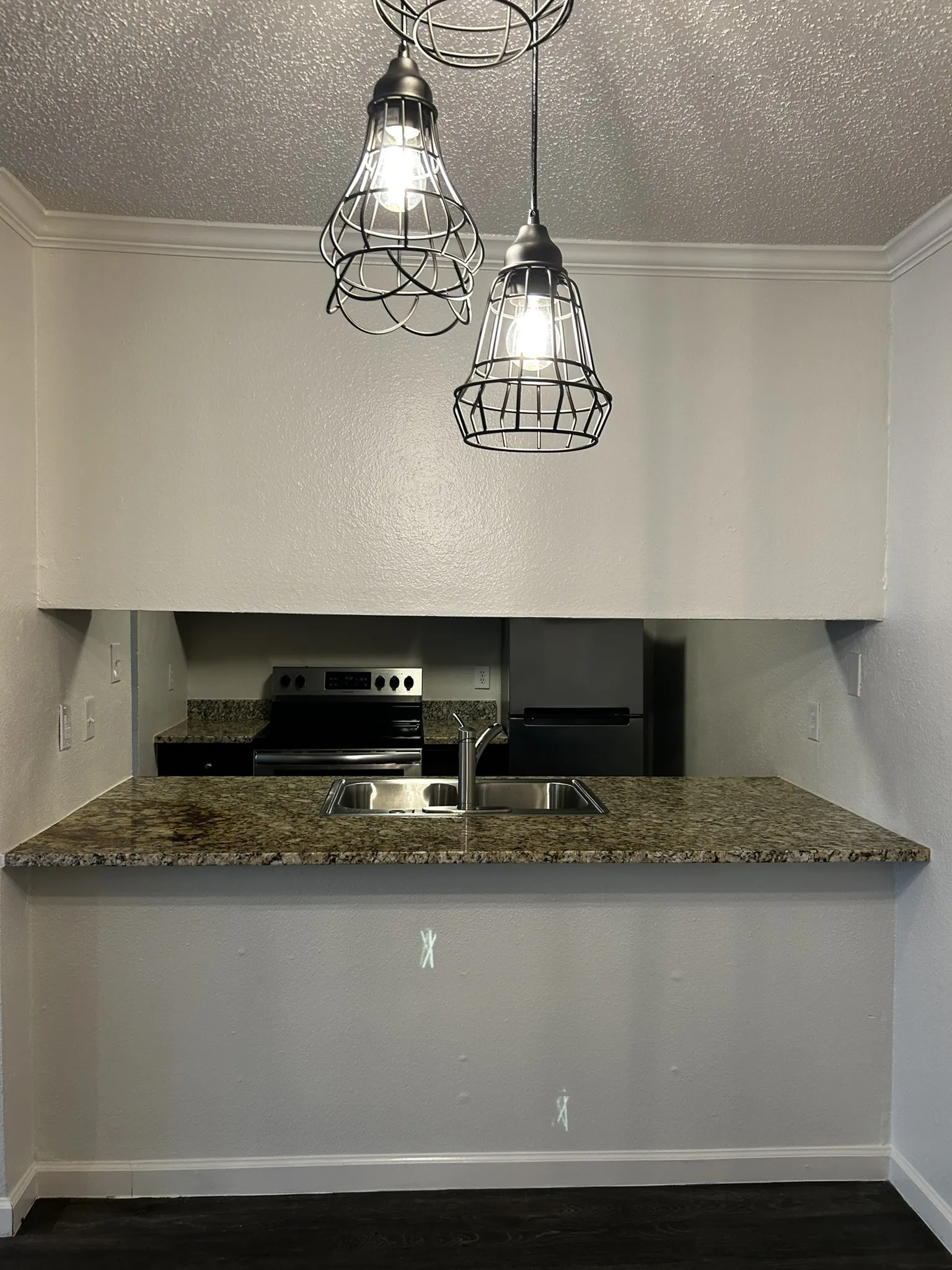 Condominium For Rent in Dallas County , 2200 E Trinity Mills Road 301, Carrollton, Texas 75006, 1 Bedroom, 1 Bathroom, Garage spaces, 639 Sqft, built in 1980, Preowned, mls#21179715, Real Estate Agent in Carrollton, Homes For Rent in Dallas county, Homes For Rent in Carrollton, Realtor in Carrollton Texas, Real Estate Brokerage Independent Realty Texas, Luminita Cordes Realtor