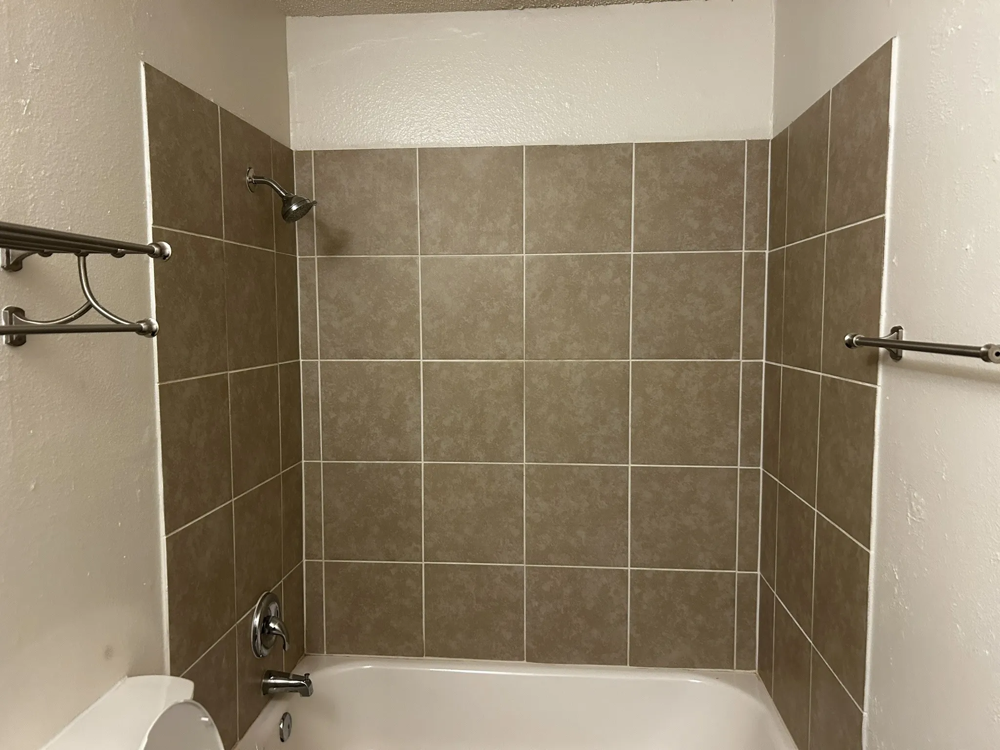 Condominium For Rent in Dallas County , 2200 E Trinity Mills Road 301, Carrollton, Texas 75006, 1 Bedroom, 1 Bathroom, Garage spaces, 639 Sqft, built in 1980, Preowned, mls#21179715, Real Estate Agent in Carrollton, Homes For Rent in Dallas county, Homes For Rent in Carrollton, Realtor in Carrollton Texas, Real Estate Brokerage Independent Realty Texas, Luminita Cordes Realtor