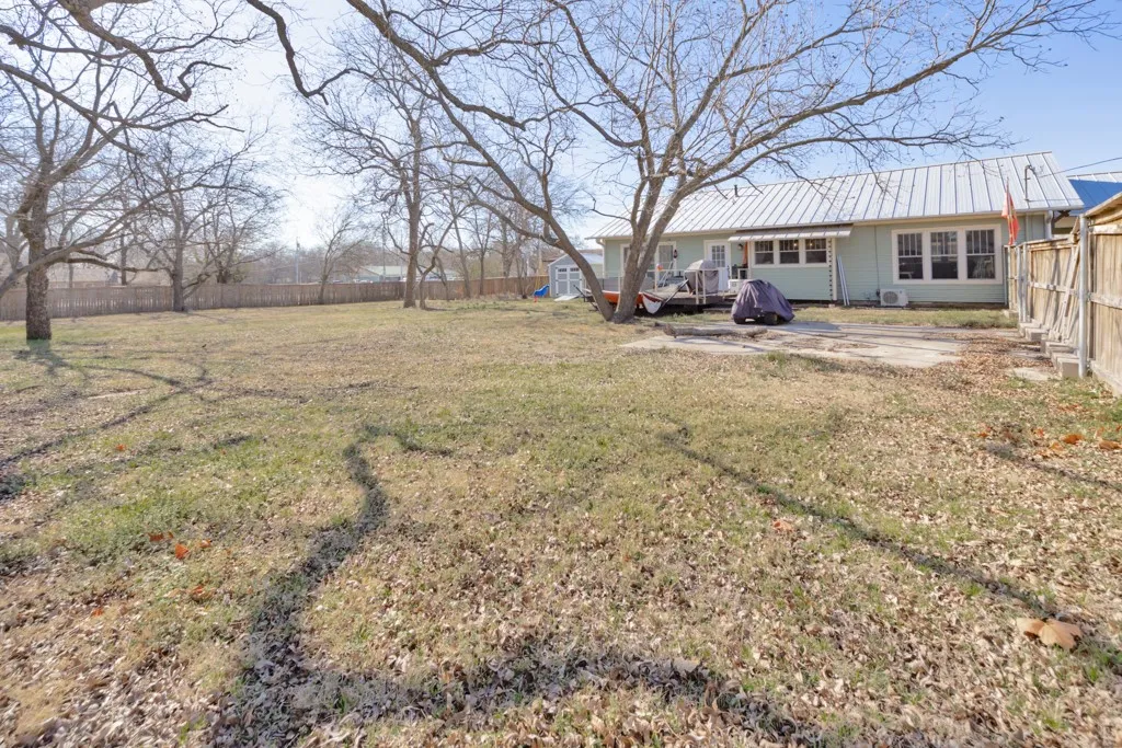 Single Family Residence For Sale in Montague County , 701 N Mason Street, Bowie, Texas 76230, 3 Bedroom, 2 Bathroom, Garage spaces, 1,593 Sqft, built in 0, Preowned, Price $279,900, mls#21178418, Real Estate Agent in Bowie, Homes For Sale in Montague county, Homes For Sale in Bowie, Realtor in Bowie Texas, Real Estate Brokerage Independent Realty Texas, Luminita Cordes Realtor