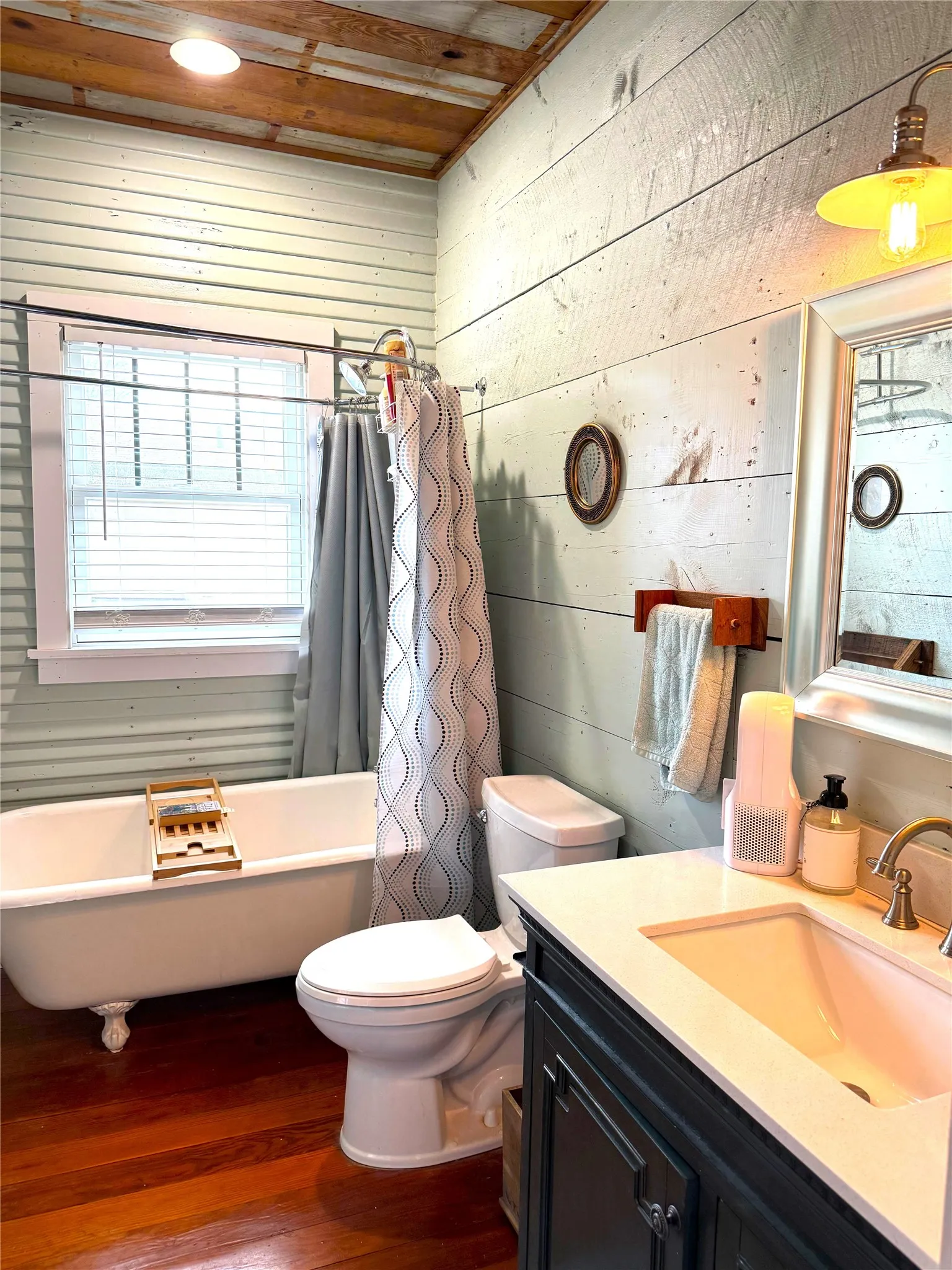 Single Family Residence For Sale in Montague County , 701 N Mason Street, Bowie, Texas 76230, 3 Bedroom, 2 Bathroom, Garage spaces, 1,593 Sqft, built in 0, Preowned, Price $279,900, mls#21178418, Real Estate Agent in Bowie, Homes For Sale in Montague county, Homes For Sale in Bowie, Realtor in Bowie Texas, Real Estate Brokerage Independent Realty Texas, Luminita Cordes Realtor