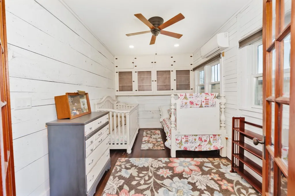Single Family Residence For Sale in Montague County , 701 N Mason Street, Bowie, Texas 76230, 3 Bedroom, 2 Bathroom, Garage spaces, 1,593 Sqft, built in 0, Preowned, Price $279,900, mls#21178418, Real Estate Agent in Bowie, Homes For Sale in Montague county, Homes For Sale in Bowie, Realtor in Bowie Texas, Real Estate Brokerage Independent Realty Texas, Luminita Cordes Realtor