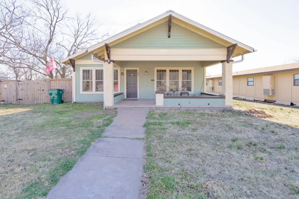 Single Family Residence For Sale in Montague County , 701 N Mason Street, Bowie, Texas 76230, 3 Bedroom, 2 Bathroom, Garage spaces, 1,593 Sqft, built in 0, Preowned, Price $279,900, mls#21178418, Real Estate Agent in Bowie, Homes For Sale in Montague county, Homes For Sale in Bowie, Realtor in Bowie Texas, Real Estate Brokerage Independent Realty Texas, Luminita Cordes Realtor