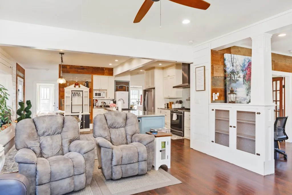 Single Family Residence For Sale in Montague County , 701 N Mason Street, Bowie, Texas 76230, 3 Bedroom, 2 Bathroom, Garage spaces, 1,593 Sqft, built in 0, Preowned, Price $279,900, mls#21178418, Real Estate Agent in Bowie, Homes For Sale in Montague county, Homes For Sale in Bowie, Realtor in Bowie Texas, Real Estate Brokerage Independent Realty Texas, Luminita Cordes Realtor