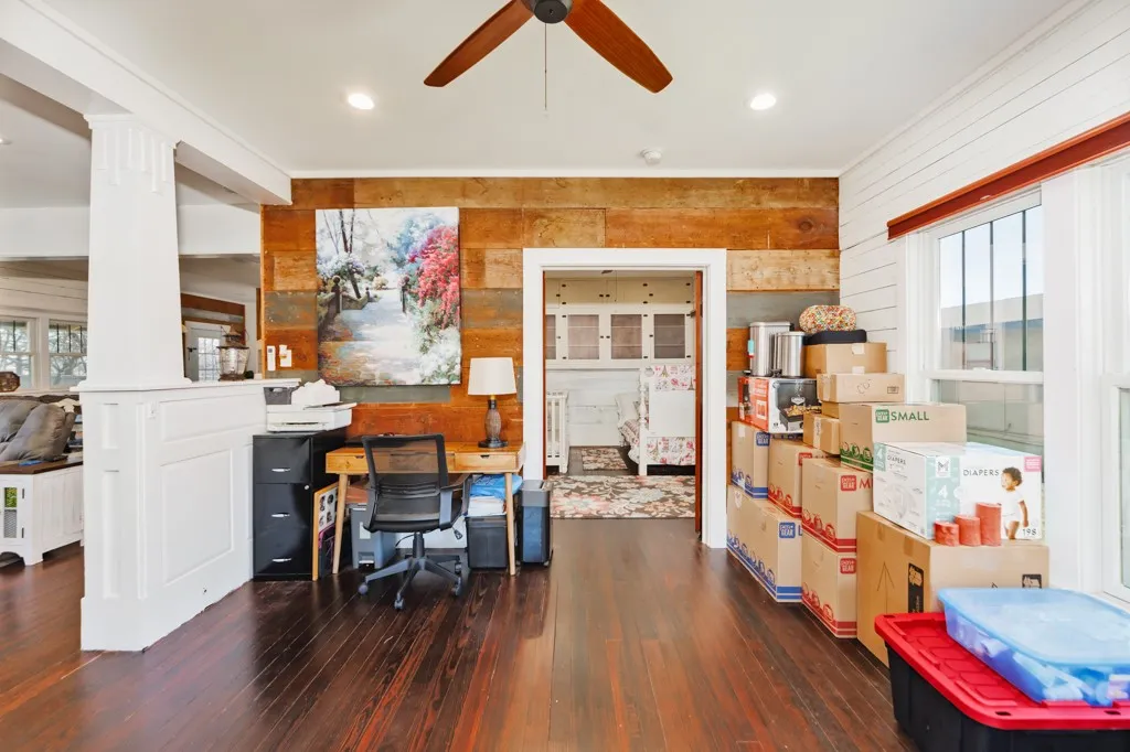Single Family Residence For Sale in Montague County , 701 N Mason Street, Bowie, Texas 76230, 3 Bedroom, 2 Bathroom, Garage spaces, 1,593 Sqft, built in 0, Preowned, Price $279,900, mls#21178418, Real Estate Agent in Bowie, Homes For Sale in Montague county, Homes For Sale in Bowie, Realtor in Bowie Texas, Real Estate Brokerage Independent Realty Texas, Luminita Cordes Realtor