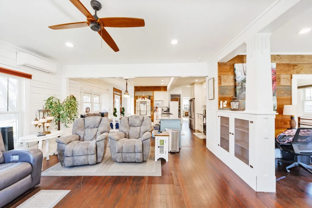 Single Family Residence For Sale in Montague County , 701 N Mason Street, Bowie, Texas 76230, 3 Bedroom, 2 Bathroom, Garage spaces, 1,593 Sqft, built in 0, Preowned, Price $279,900, mls#21178418, Real Estate Agent in Bowie, Homes For Sale in Montague county, Homes For Sale in Bowie, Realtor in Bowie Texas, Real Estate Brokerage Independent Realty Texas, Luminita Cordes Realtor