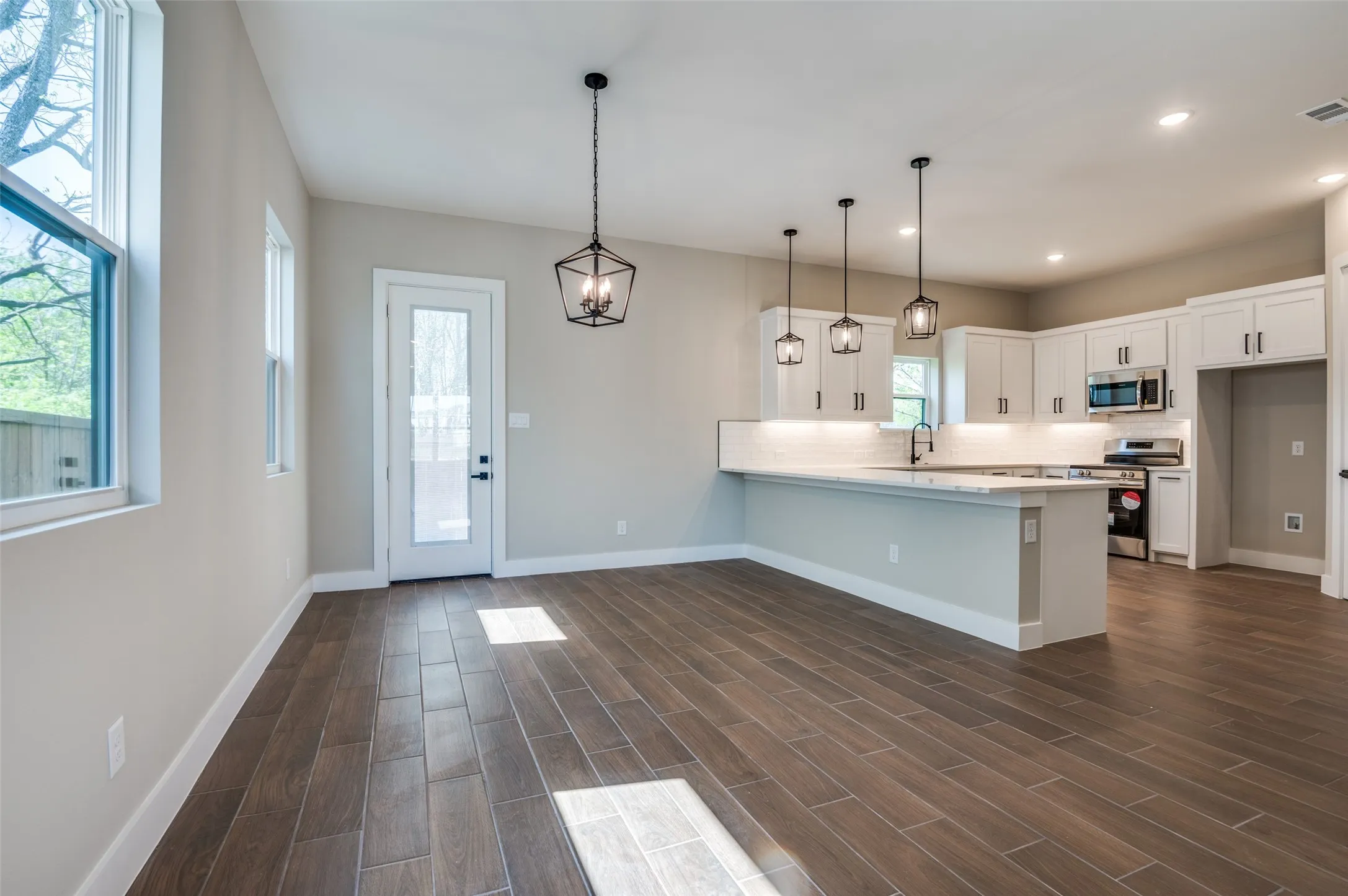 Recessed lighting warms the breakfast area