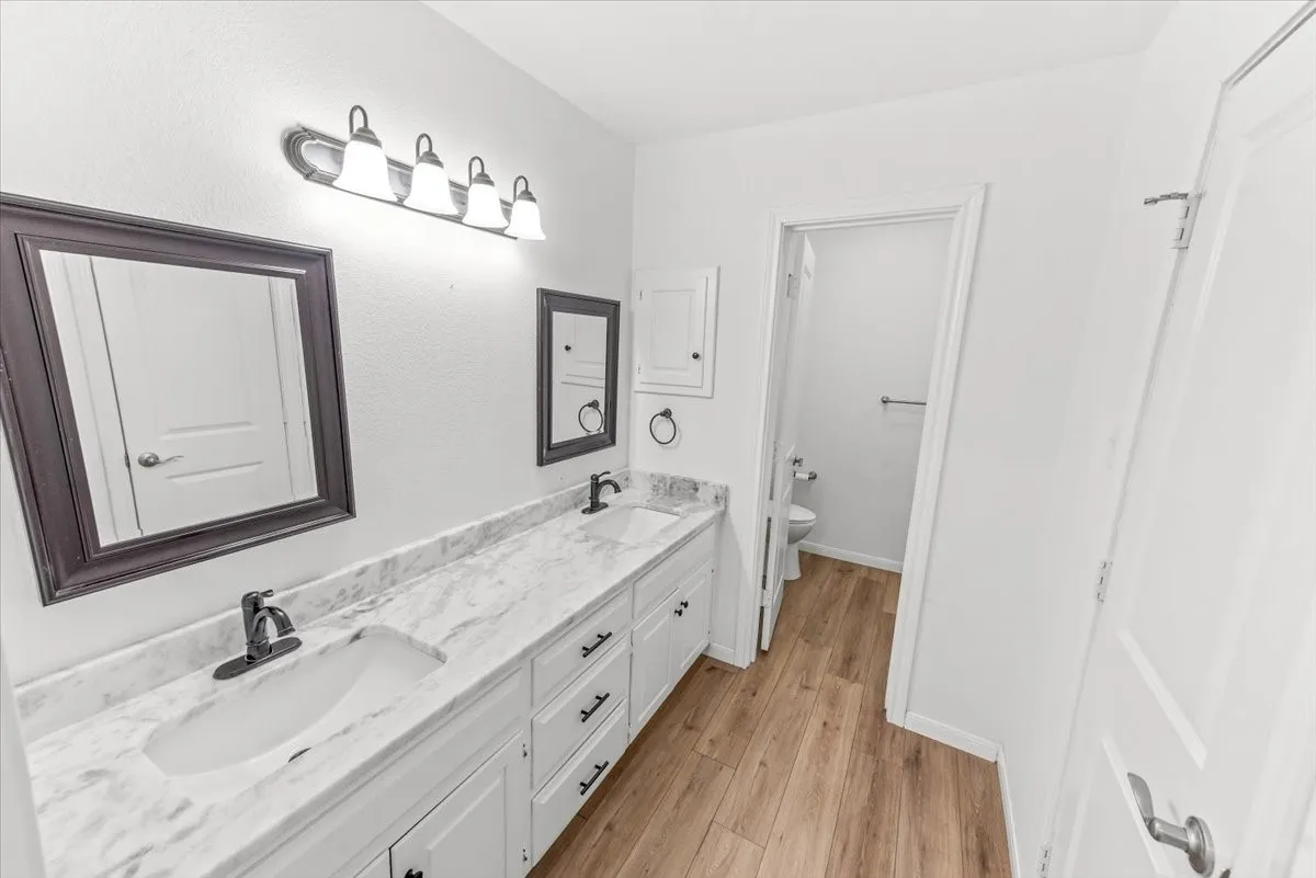 Condominium For Sale in Mc Lennan County , 5224 Lake Shore, Waco, Texas 76710, 2 Bedroom, 2 Bathroom, Garage spaces, 1,873 Sqft, built in 1969, mls#21178590, Real Estate Agent in Waco, Homes For Sale in Mc Lennan county, Homes For Sale in Waco, Realtor in Waco Texas, Real Estate Brokerage Independent Realty Texas, Luminita Cordes Realtor